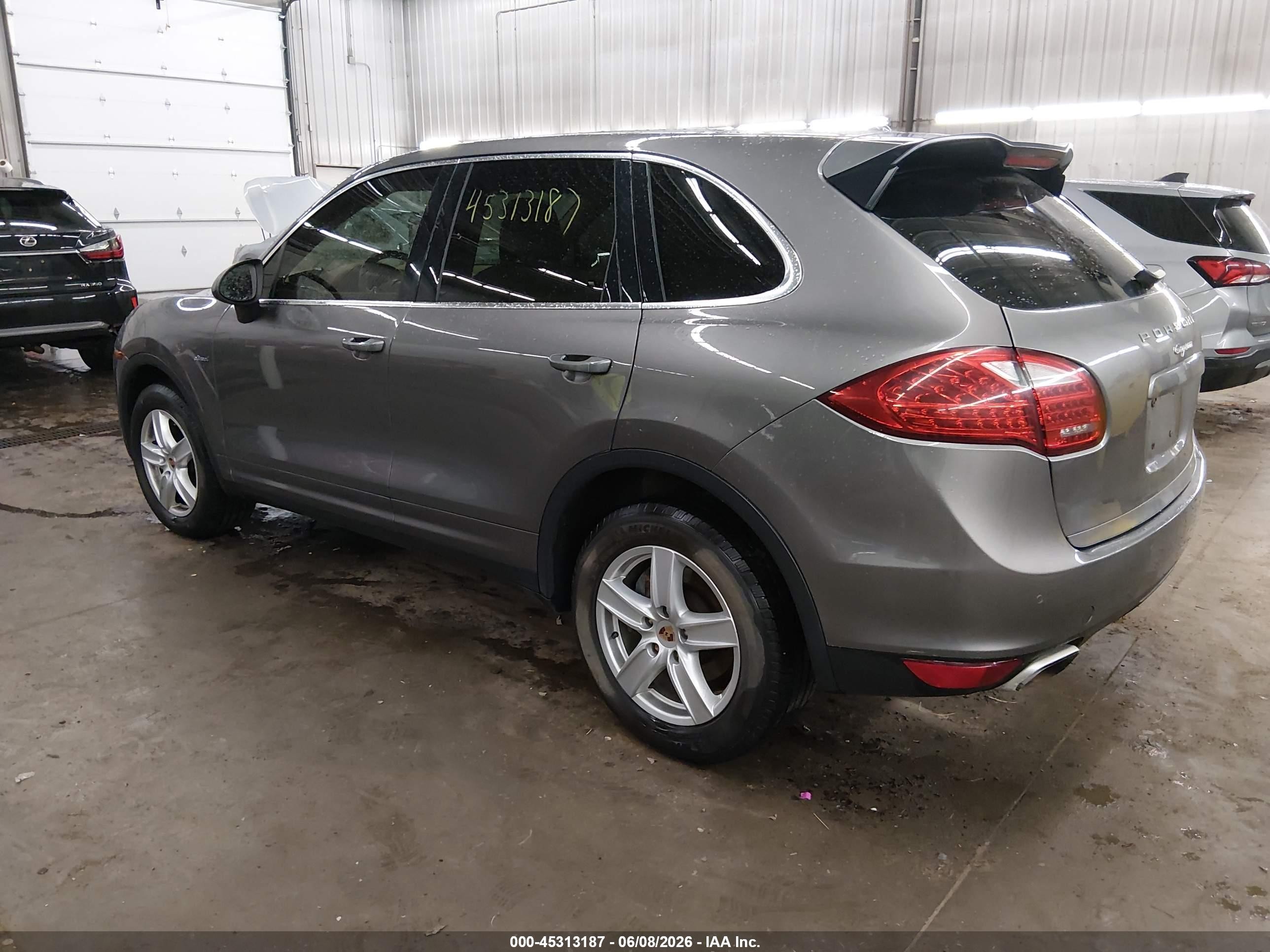 2013 Porsche Cayenne VIN WP1AF2A25DLA42360 IAAI salvage auction — Unknown, Salvage (Ohio), sold $2,650 on 2026-09-25 (photo 3)