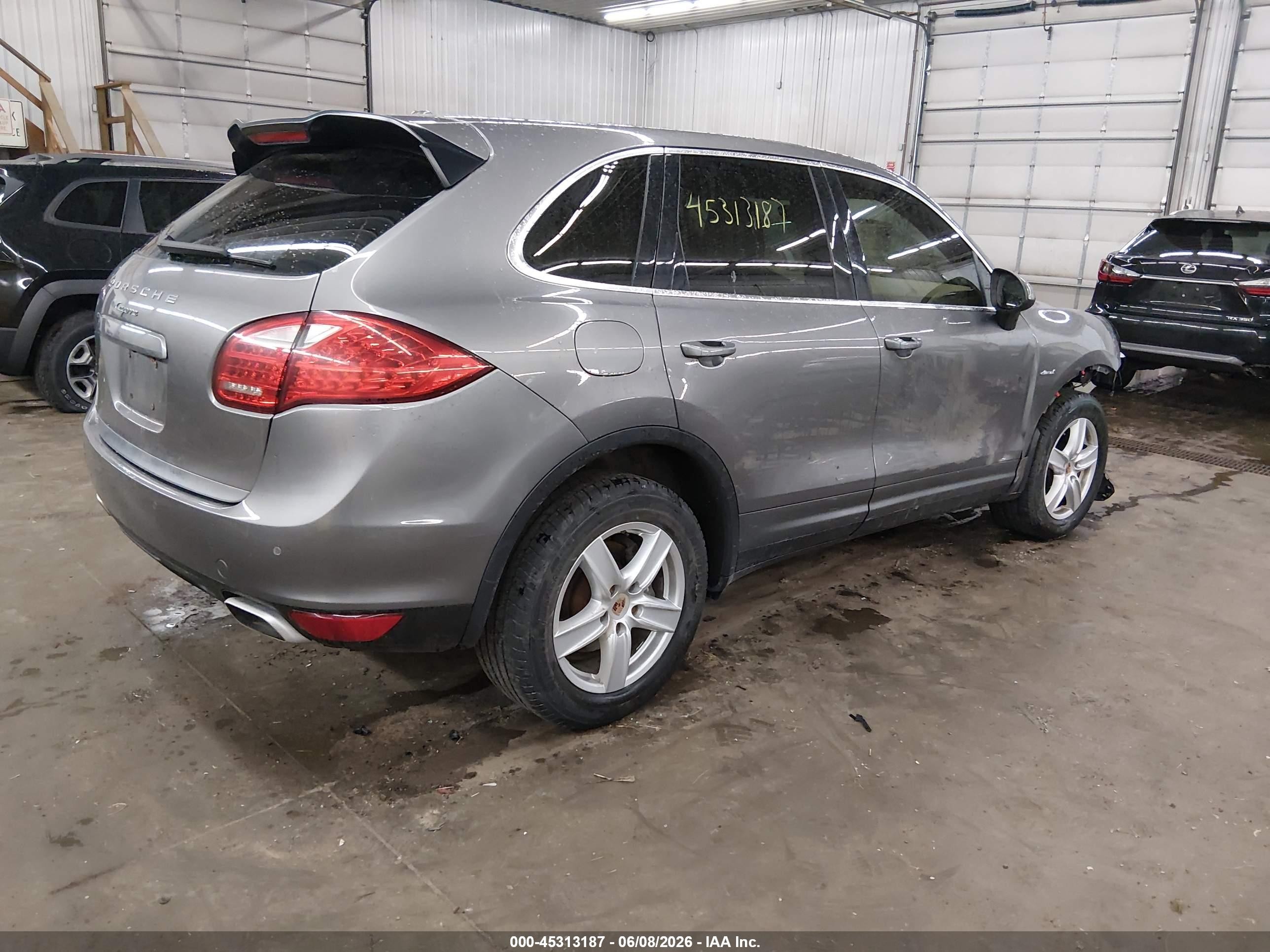 2013 Porsche Cayenne VIN WP1AF2A25DLA42360 IAAI salvage auction — Unknown, Salvage (Ohio), sold $2,650 on 2026-09-25 (photo 4)