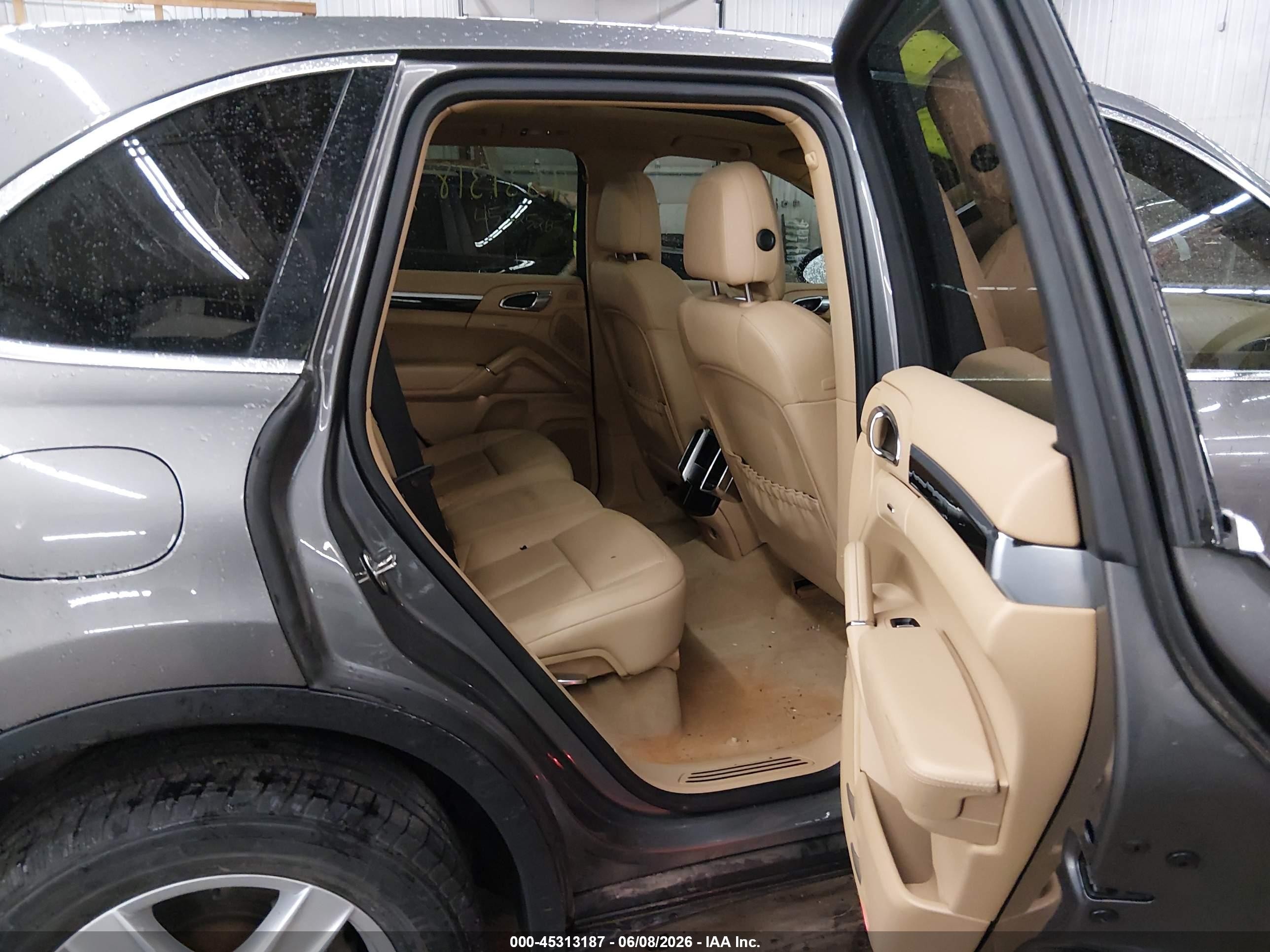 2013 Porsche Cayenne VIN WP1AF2A25DLA42360 IAAI salvage auction — Unknown, Salvage (Ohio), sold $2,650 on 2026-09-25 (photo 8)