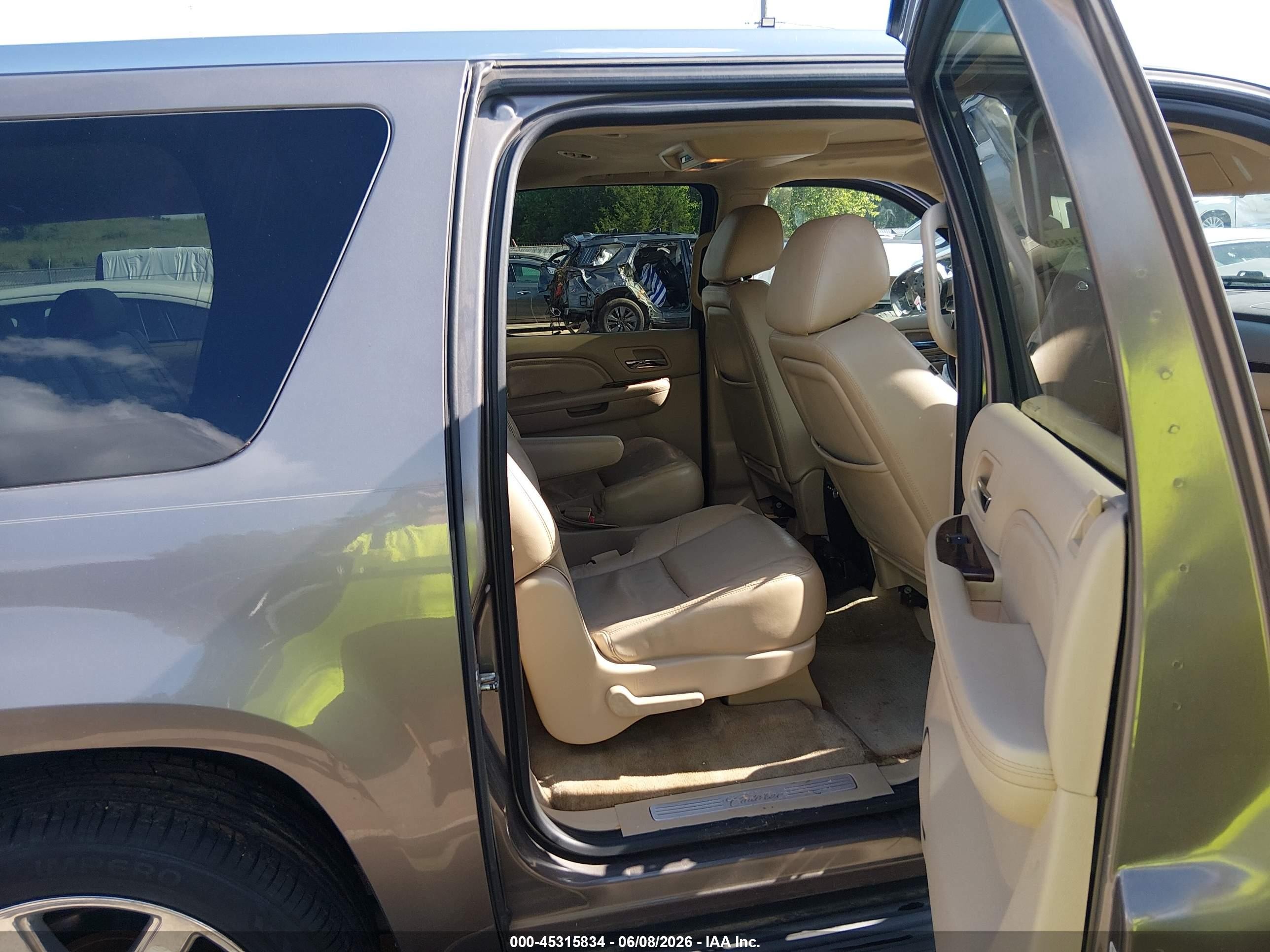 2012 Cadillac Escalade VIN 1GYS4HEF4CR184698 IAAI salvage auction — Unknown, Salvage (Mississippi), sold $1,050 on 2026-09-05 (photo 8)