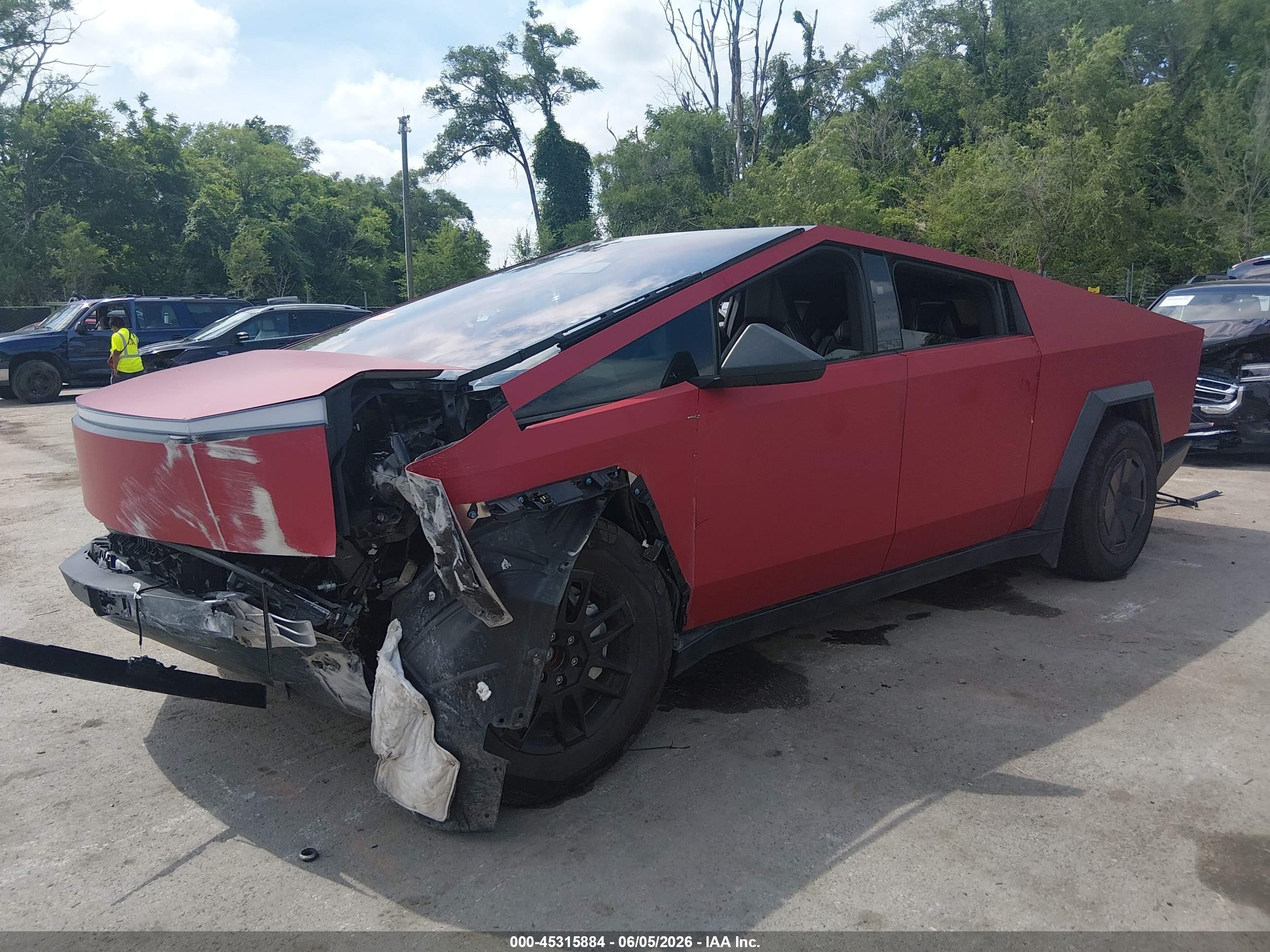 2024 Tesla Cybertruck VIN 7G2CEHED1RA041609 IAAI salvage auction — Front End, Salvage (Kansas), sold $18,100 on 2026-08-12 (photo 2)