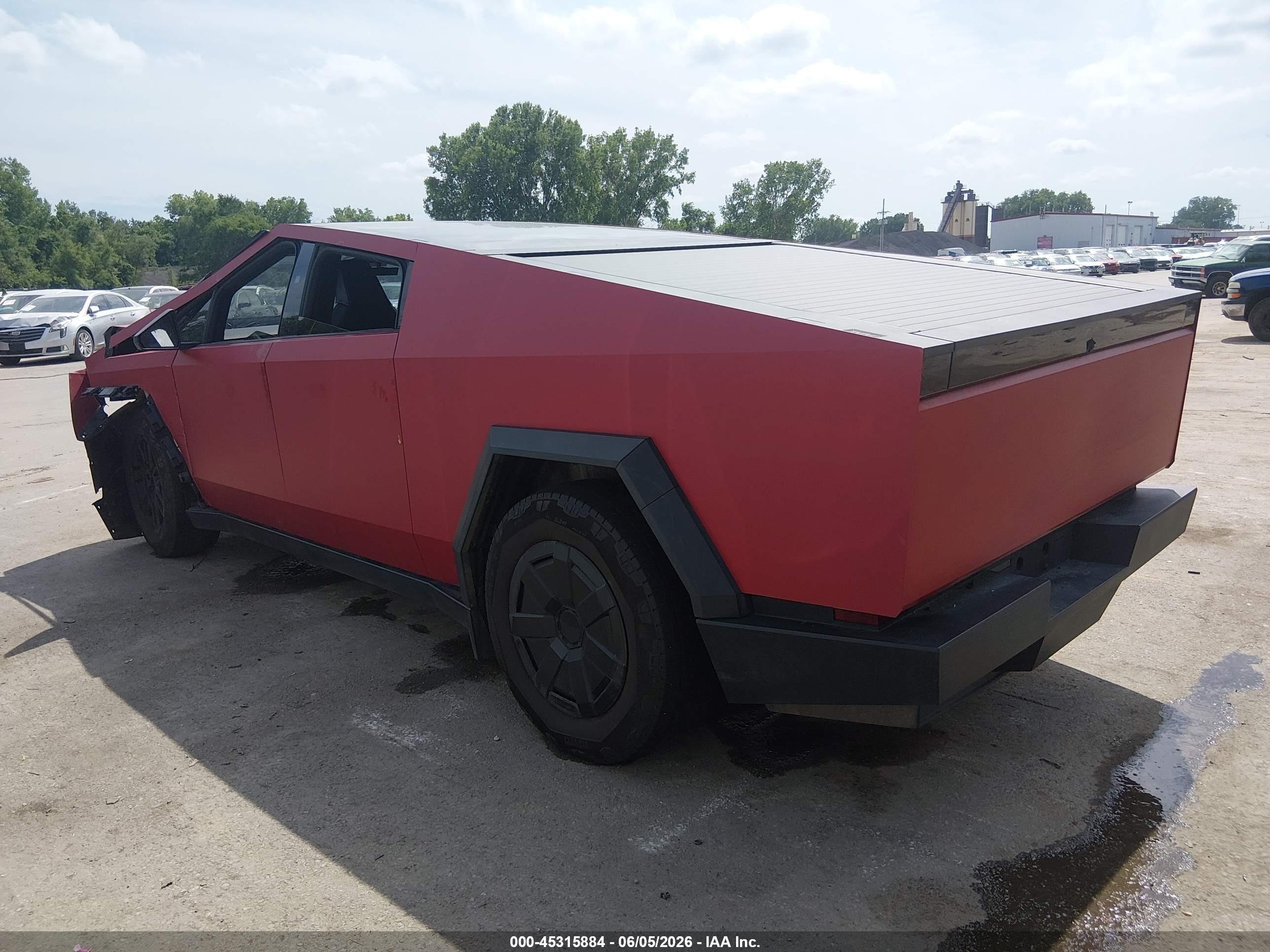 2024 Tesla Cybertruck VIN 7G2CEHED1RA041609 IAAI salvage auction — Front End, Salvage (Kansas), sold $18,100 on 2026-08-12 (photo 3)
