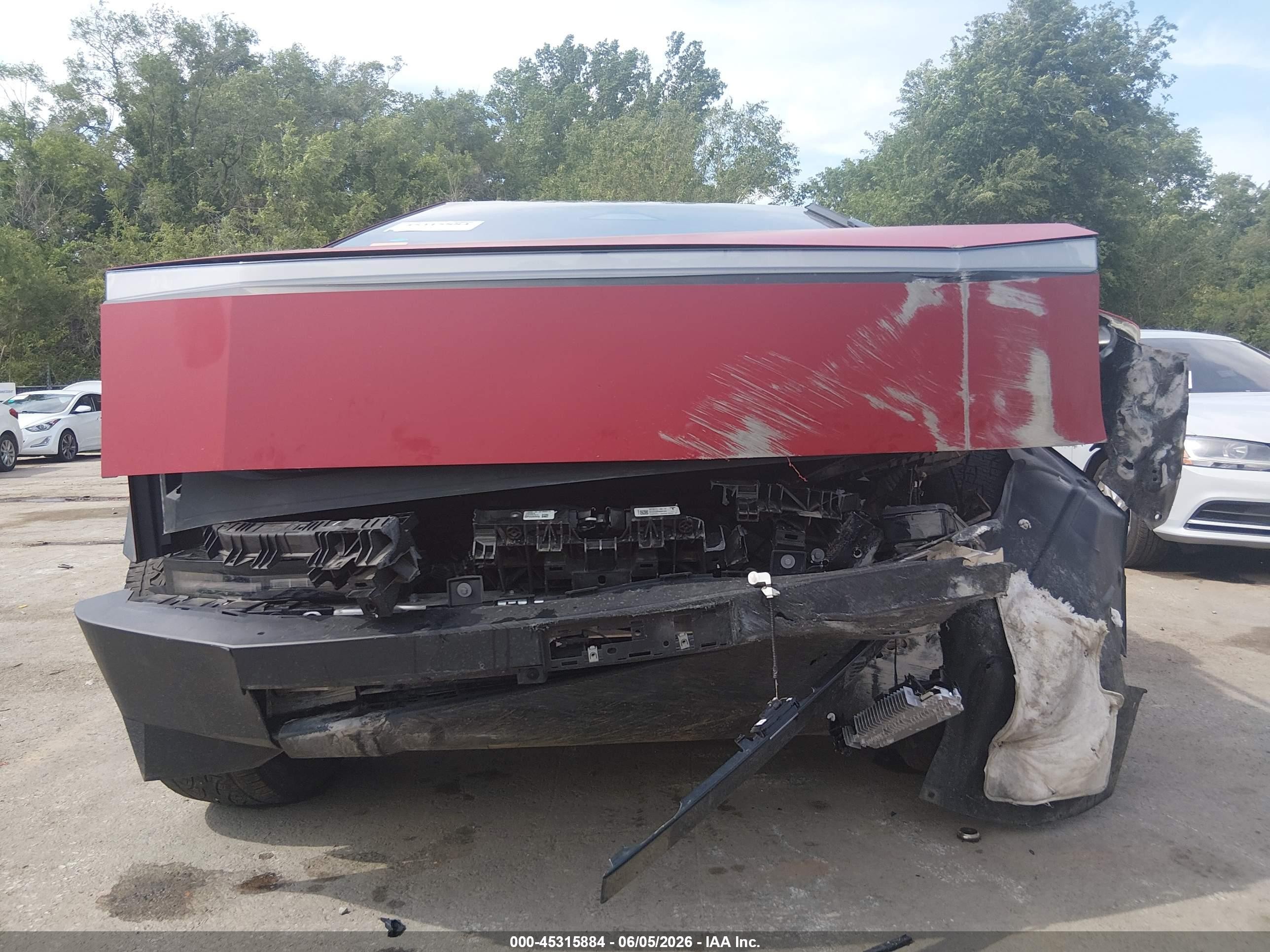 2024 Tesla Cybertruck VIN 7G2CEHED1RA041609 IAAI salvage auction — Front End, Salvage (Kansas), sold $18,100 on 2026-08-12 (photo 6)