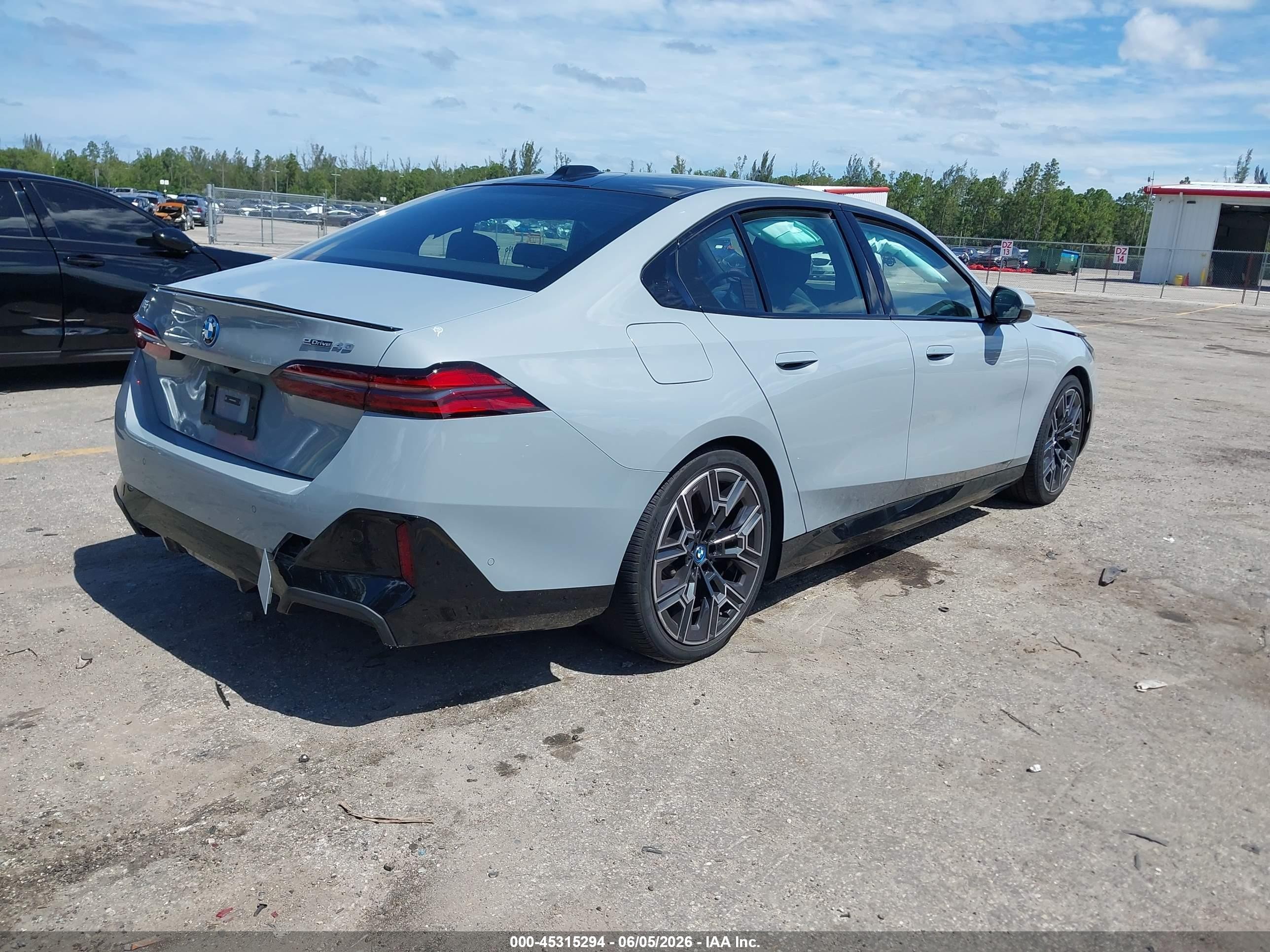 2024 BMW i5 VIN WBY33FK05RCR50157 IAAI salvage auction — Front End, Rebuildable (Florida), sold $27,750 on 2026-08-14 (photo 4)