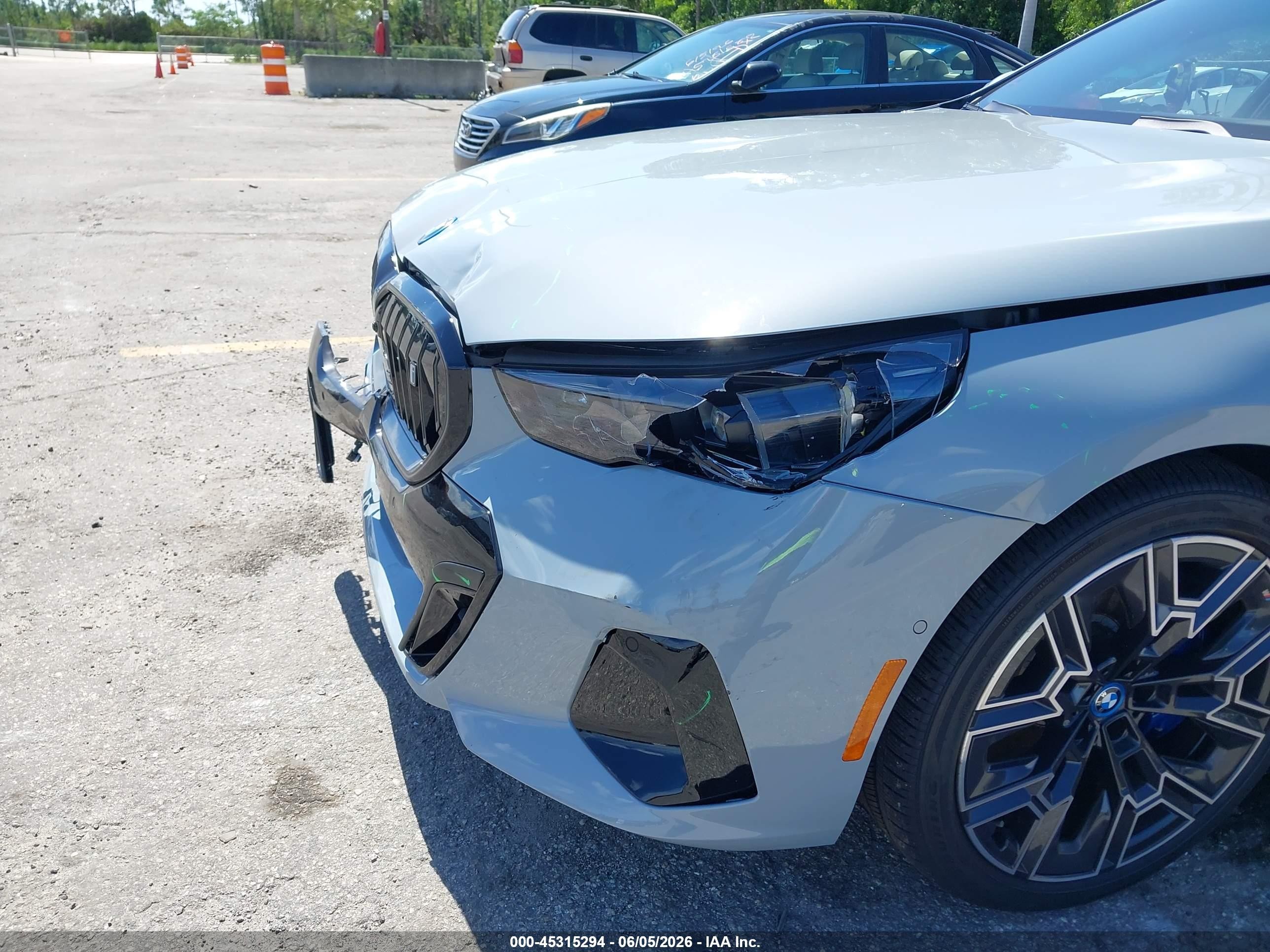 2024 BMW i5 VIN WBY33FK05RCR50157 IAAI salvage auction — Front End, Rebuildable (Florida), sold $27,750 on 2026-08-14 (photo 6)