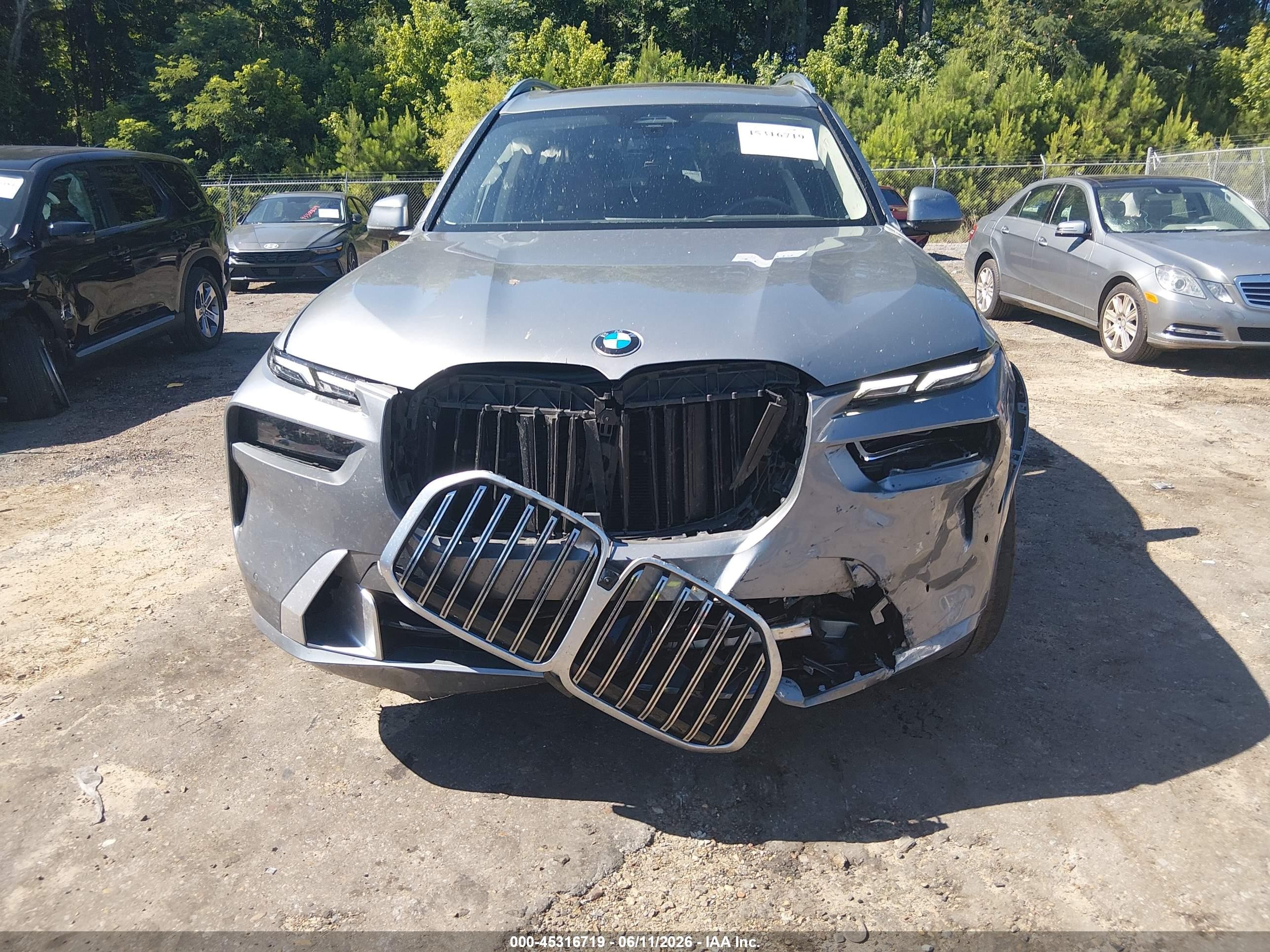 2025 BMW X7 VIN 5UX23EM05S9Z50682 IAAI salvage auction — Front End, Salvage (Mississippi), sold $43,750 on 2026-07-08 (photo 6)