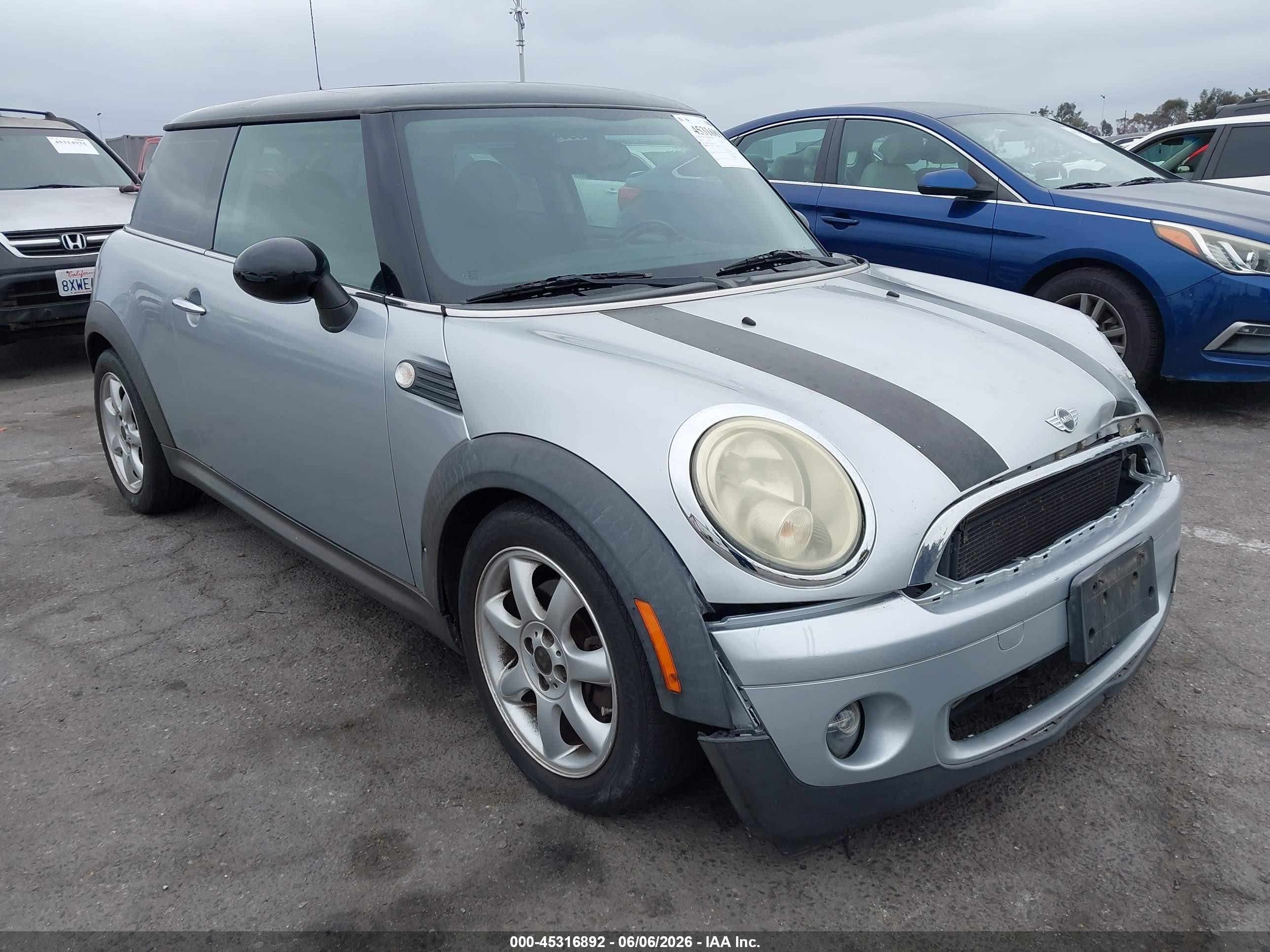 2009 Mini Cooper VIN WMWMF33589TW72518 IAAI salvage auction — Side, Salvage (California), sold $600 on 2026-07-08 (photo 1)