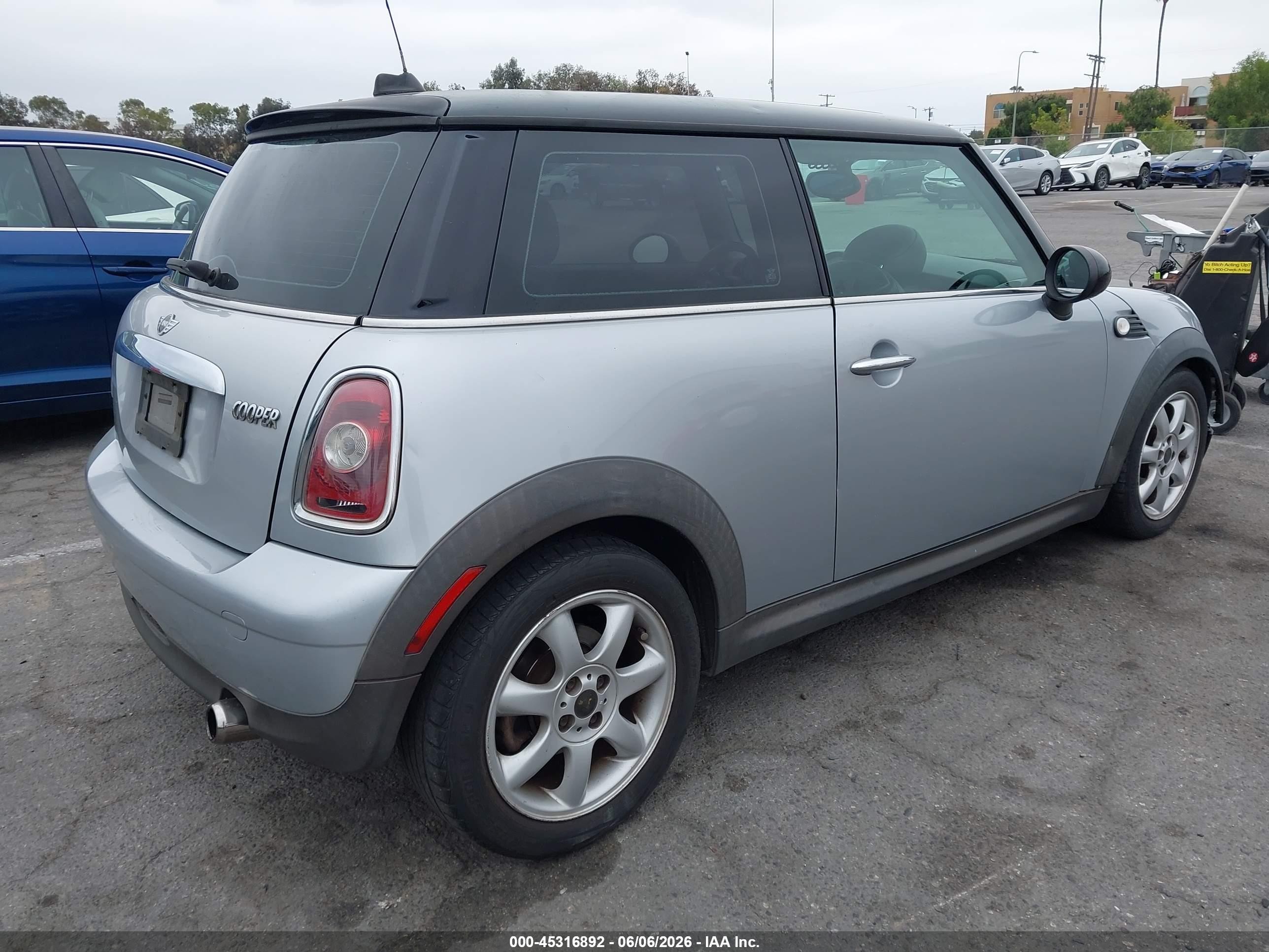 2009 Mini Cooper VIN WMWMF33589TW72518 IAAI salvage auction — Side, Salvage (California), sold $600 on 2026-07-08 (photo 4)
