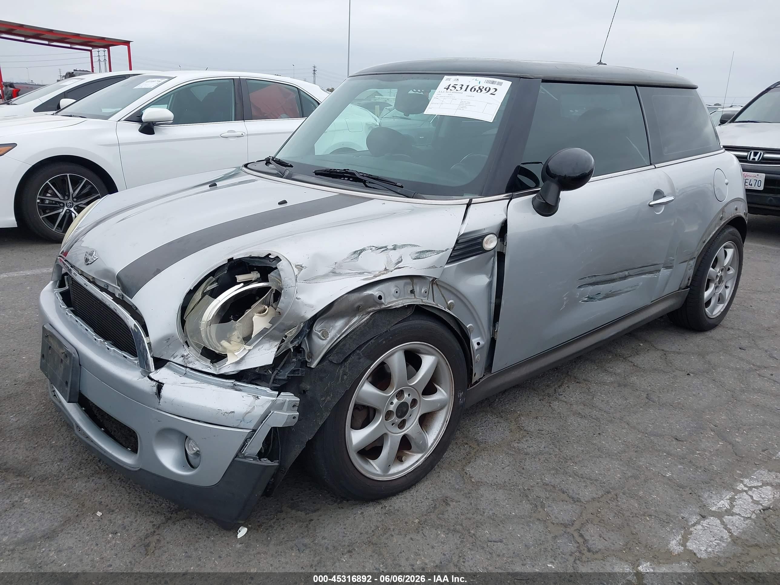 2009 Mini Cooper VIN WMWMF33589TW72518 IAAI salvage auction — Side, Salvage (California), sold $600 on 2026-07-08 (photo 6)