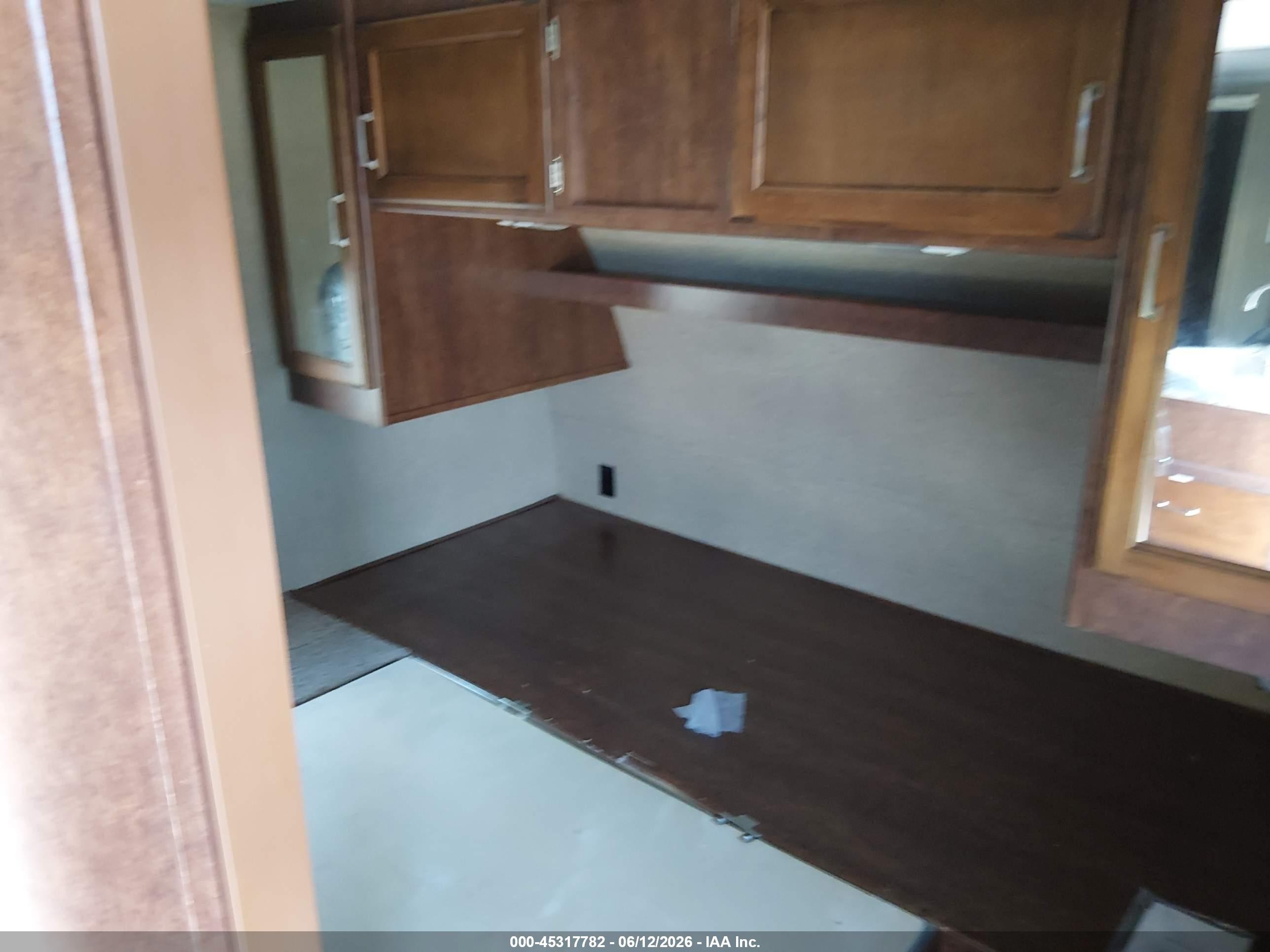 2017 Keystone rv Other VIN 4YDT29320HB453184 IAAI salvage auction — Storm Damage, Original (Texas), sold $2,275 on 2026-10-07 (photo 5)