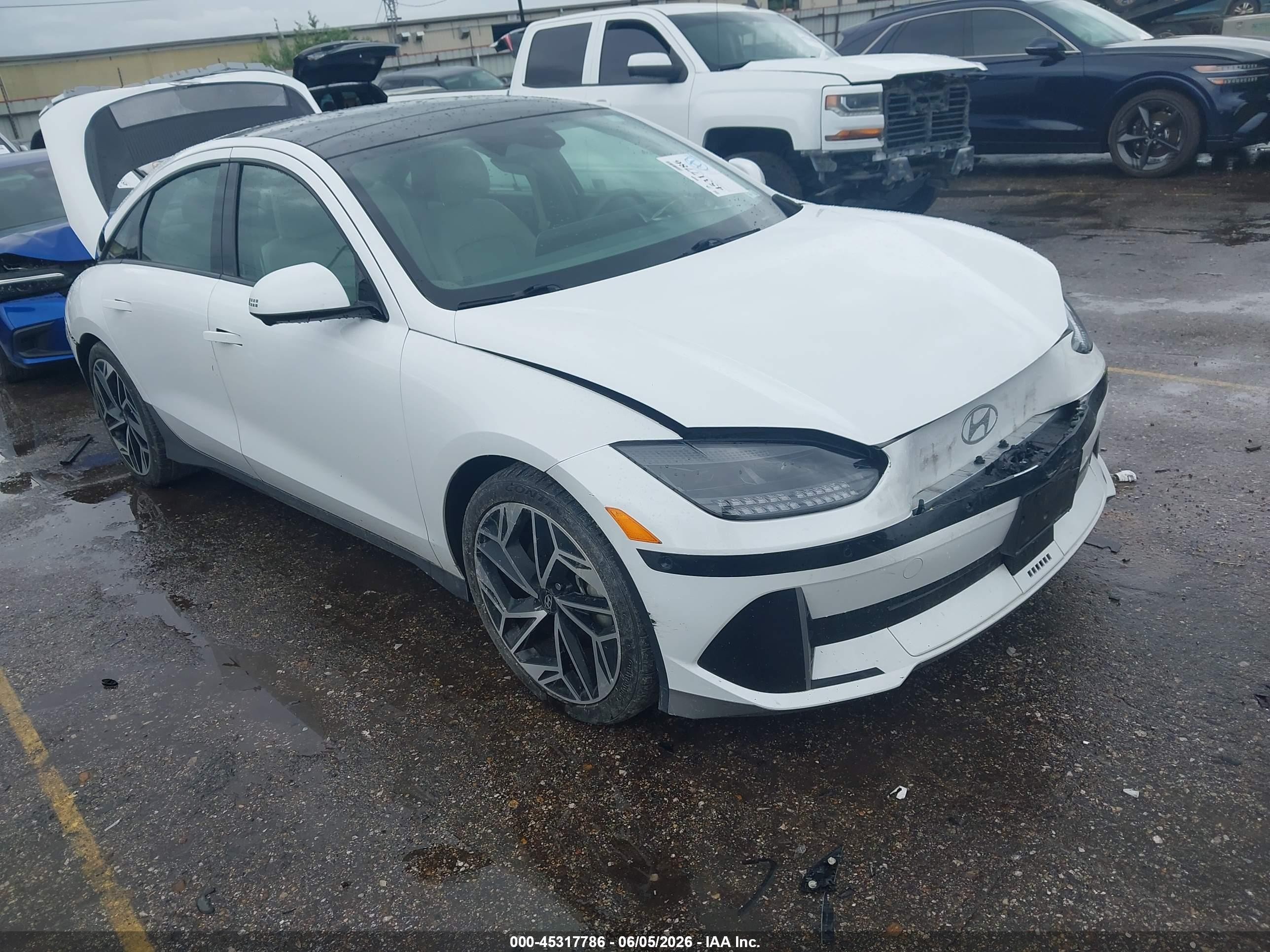 2024 Hyundai Ioniq 6 VIN KMHM54AC2RA055068 — IAAI salvage auction photo