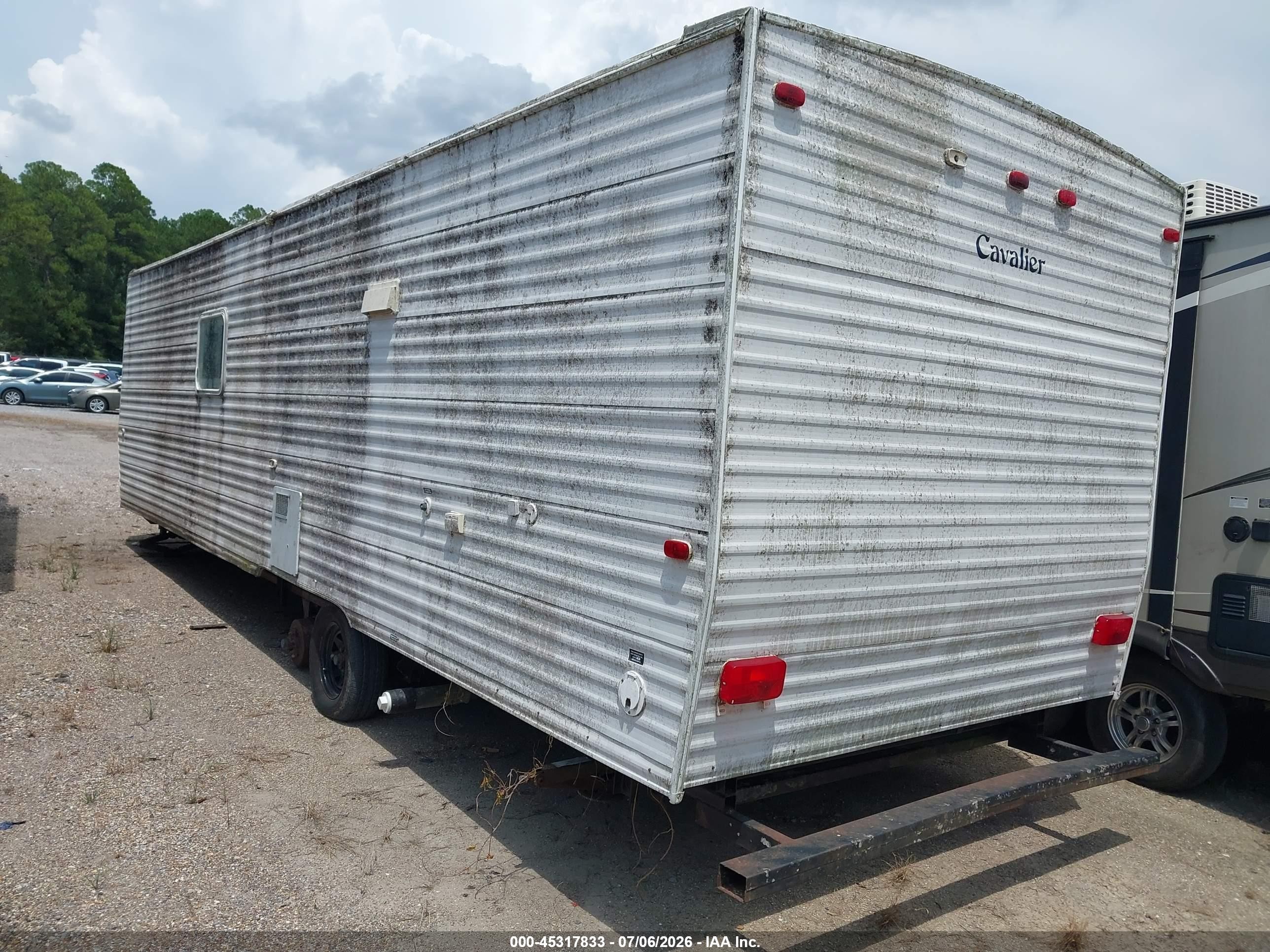 2006 Gulf Stream Cavalier VIN 1NL1GTR2661050212 IAAI salvage auction — Water/Flood, Salvage (Alabama), sold $175 on 2026-10-09 (photo 3)