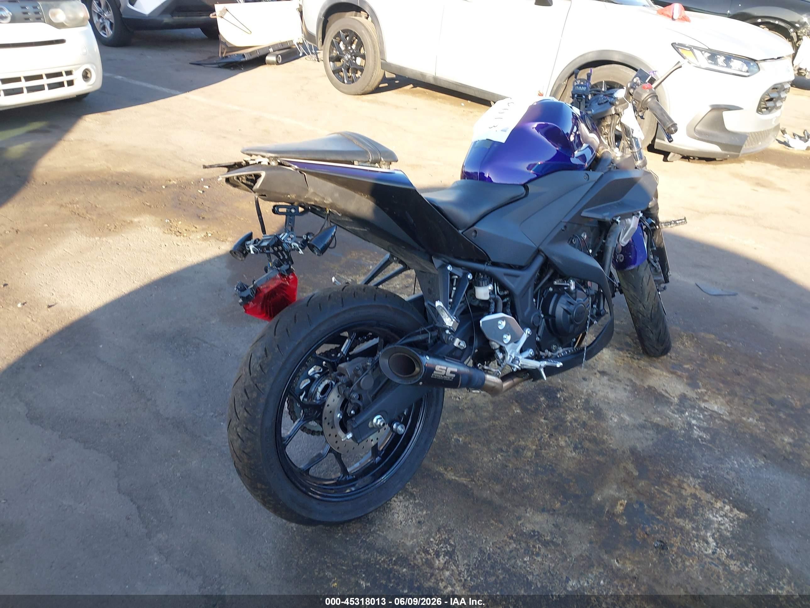 2018 Yamaha YZFR3 VIN MH3RH15Y6JK004050 IAAI salvage auction — Side, Salvage (Arizona), sold $375 on 2026-06-30 (photo 4)