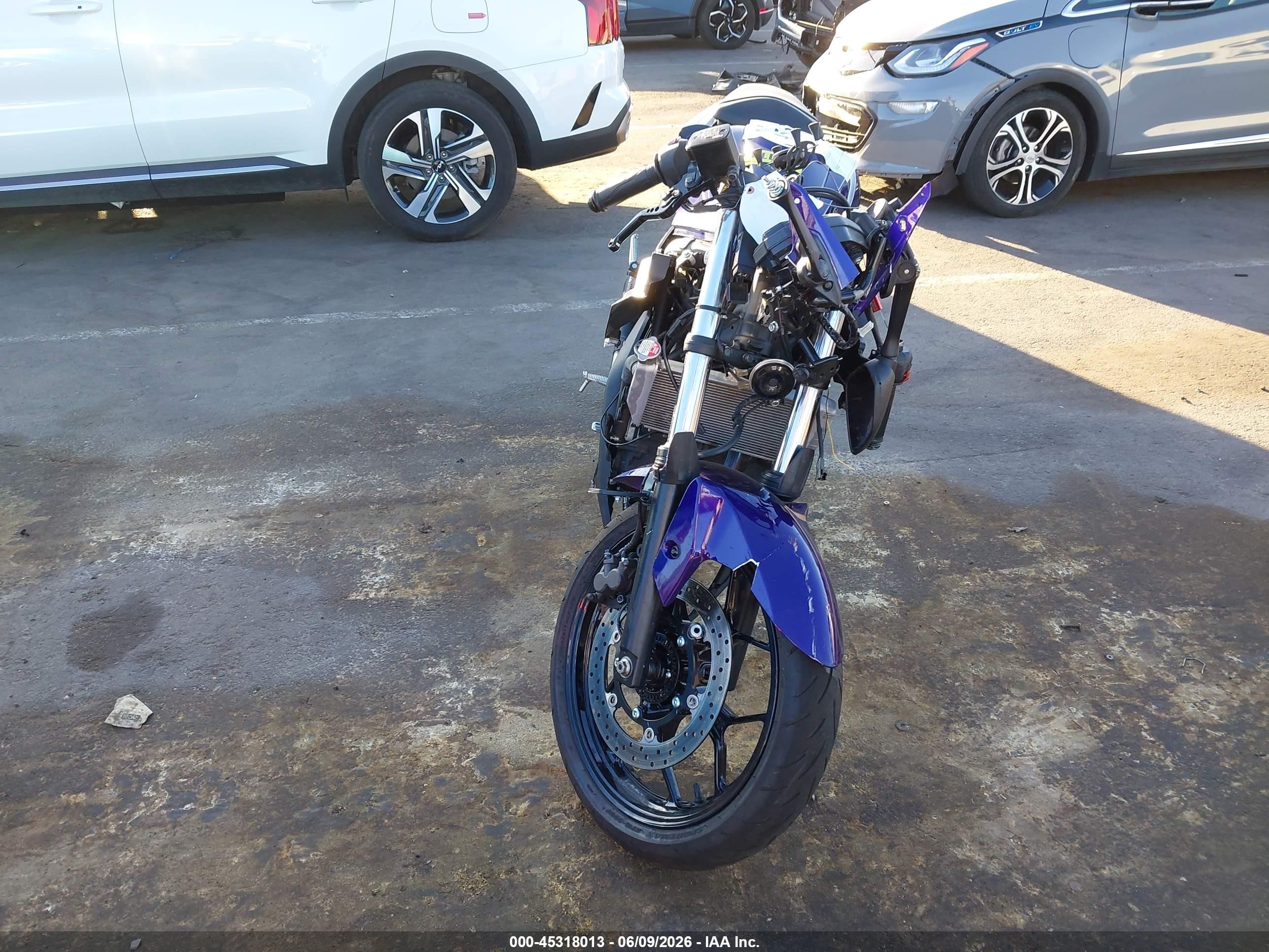 2018 Yamaha YZFR3 VIN MH3RH15Y6JK004050 IAAI salvage auction — Side, Salvage (Arizona), sold $375 on 2026-06-30 (photo 5)