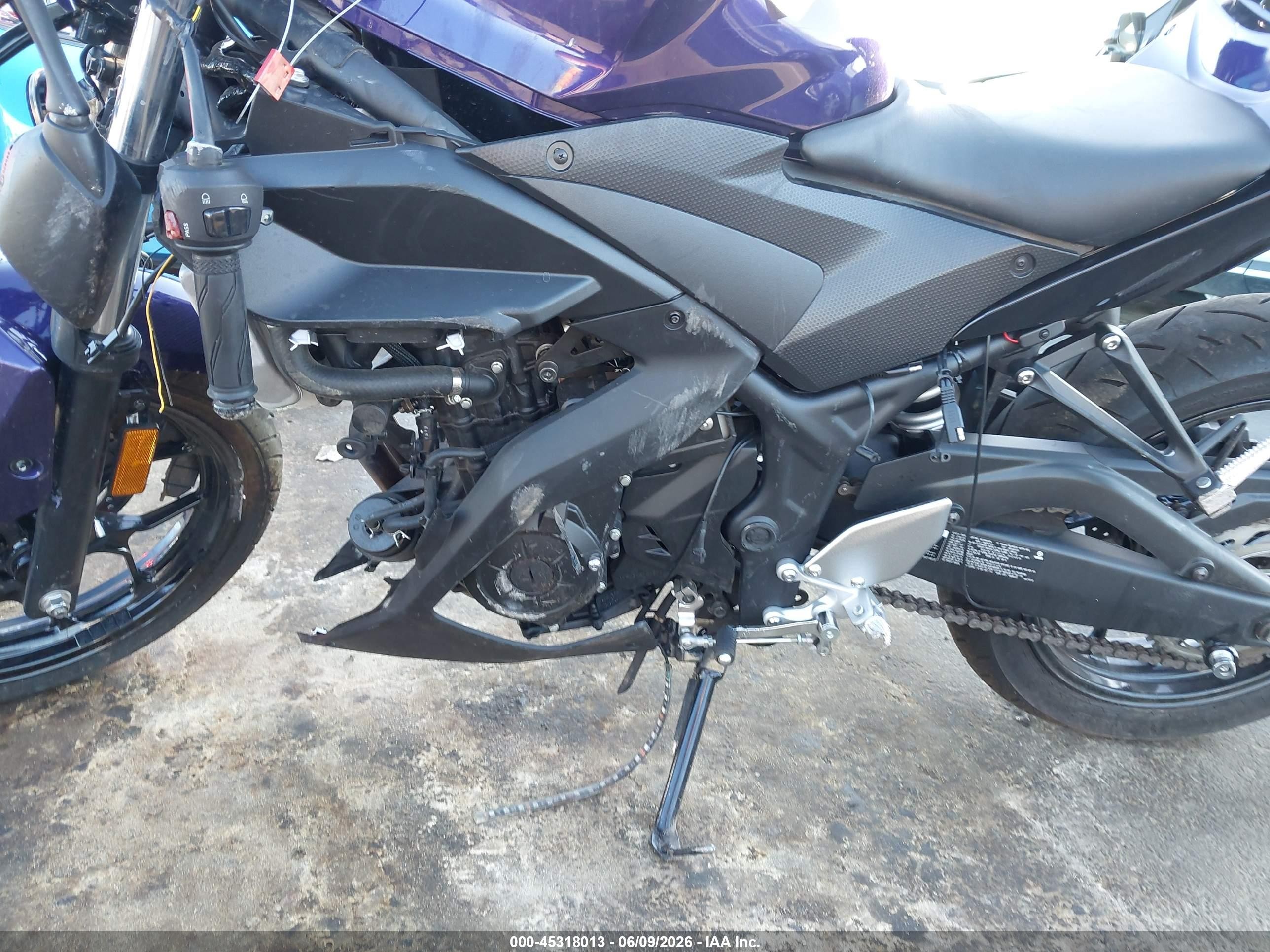 2018 Yamaha YZFR3 VIN MH3RH15Y6JK004050 IAAI salvage auction — Side, Salvage (Arizona), sold $375 on 2026-06-30 (photo 9)