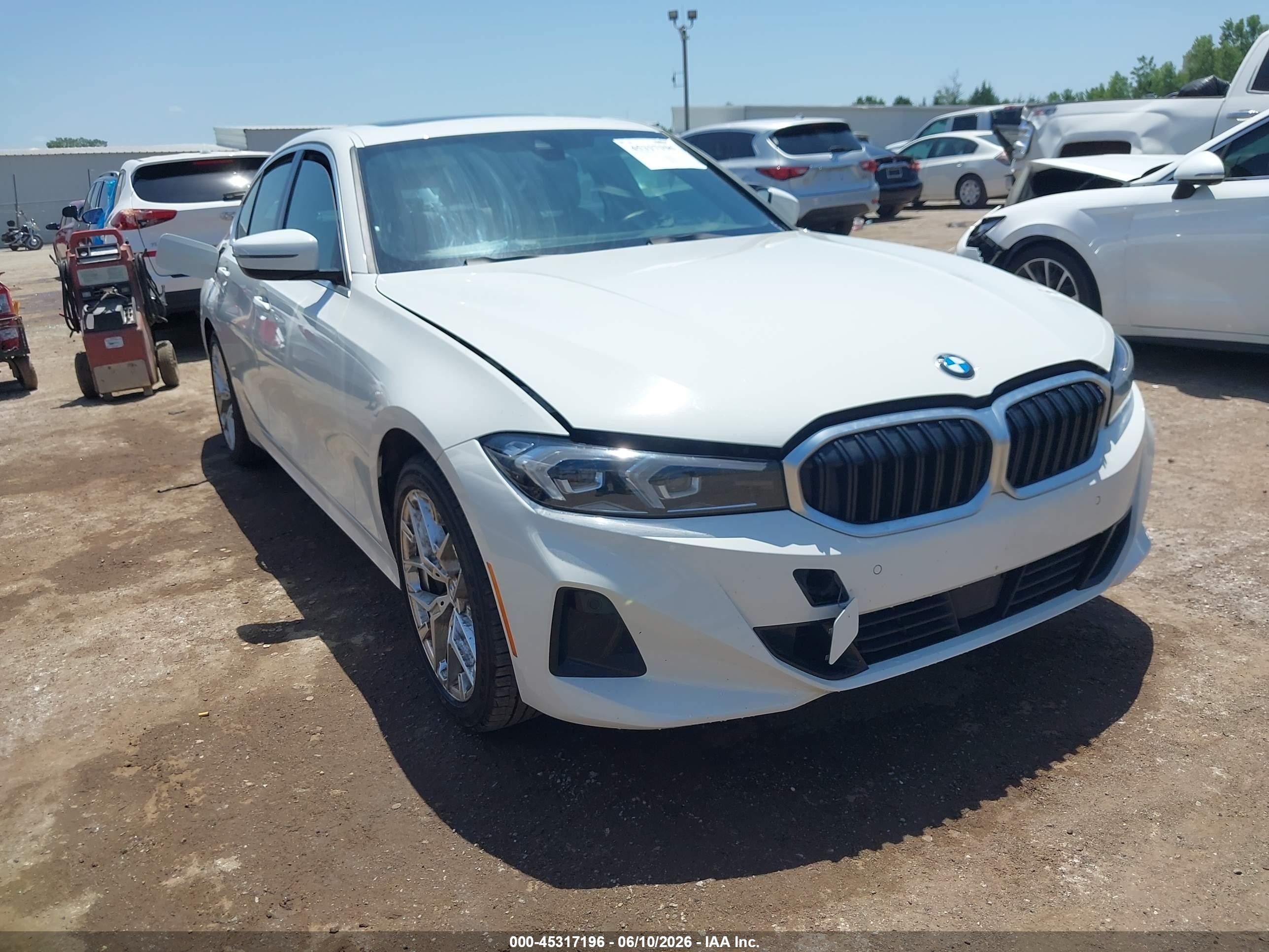 2025 BMW 3 Series VIN 3MW89CW01S8E99365 — IAAI salvage auction photo