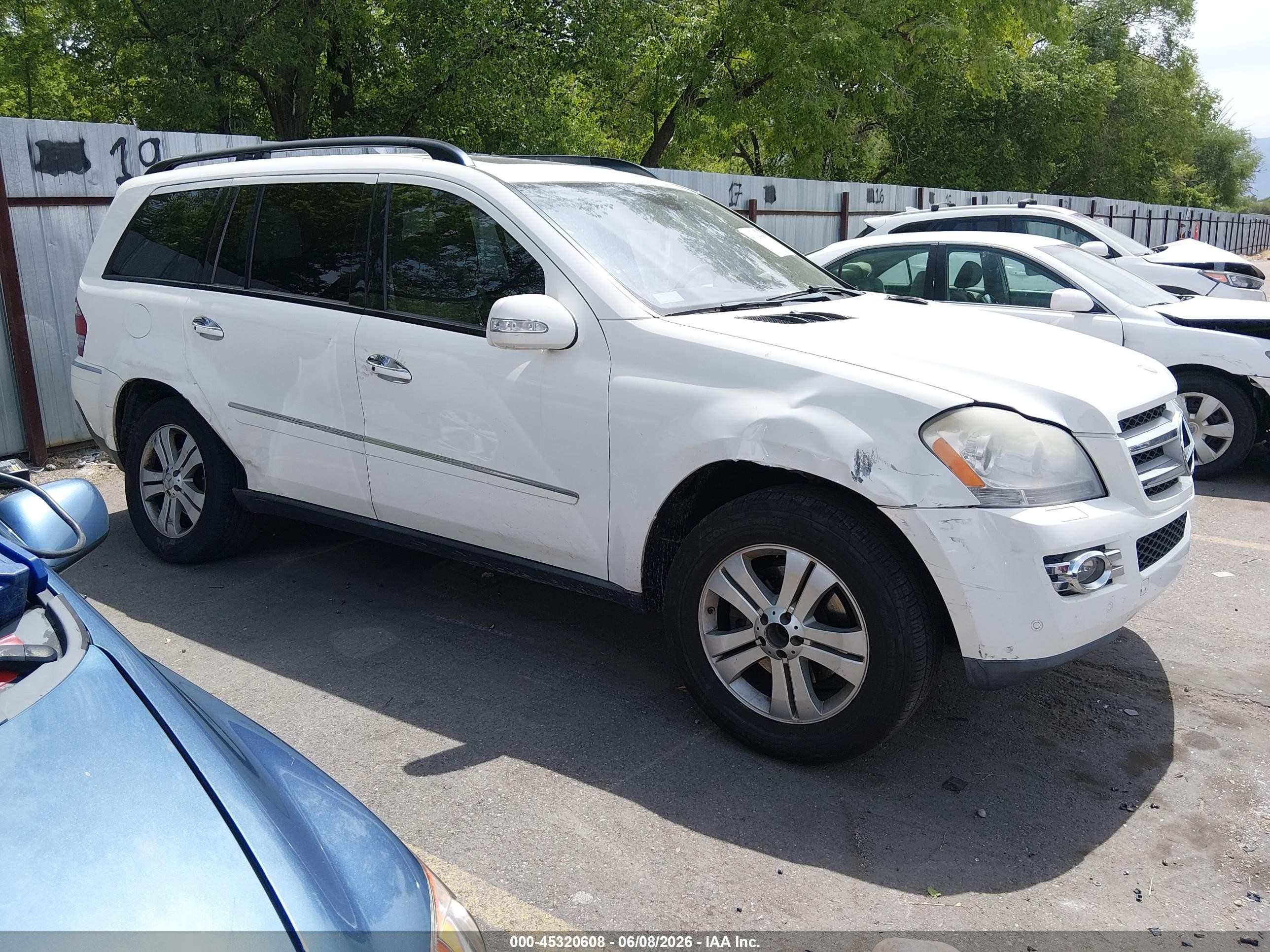 2007 Mercedes-Benz GL-Class VIN 4JGBF22E87A281749 IAAI salvage auction — Side, Salvage (Utah), sold $325 on 2026-07-02 (photo 1)
