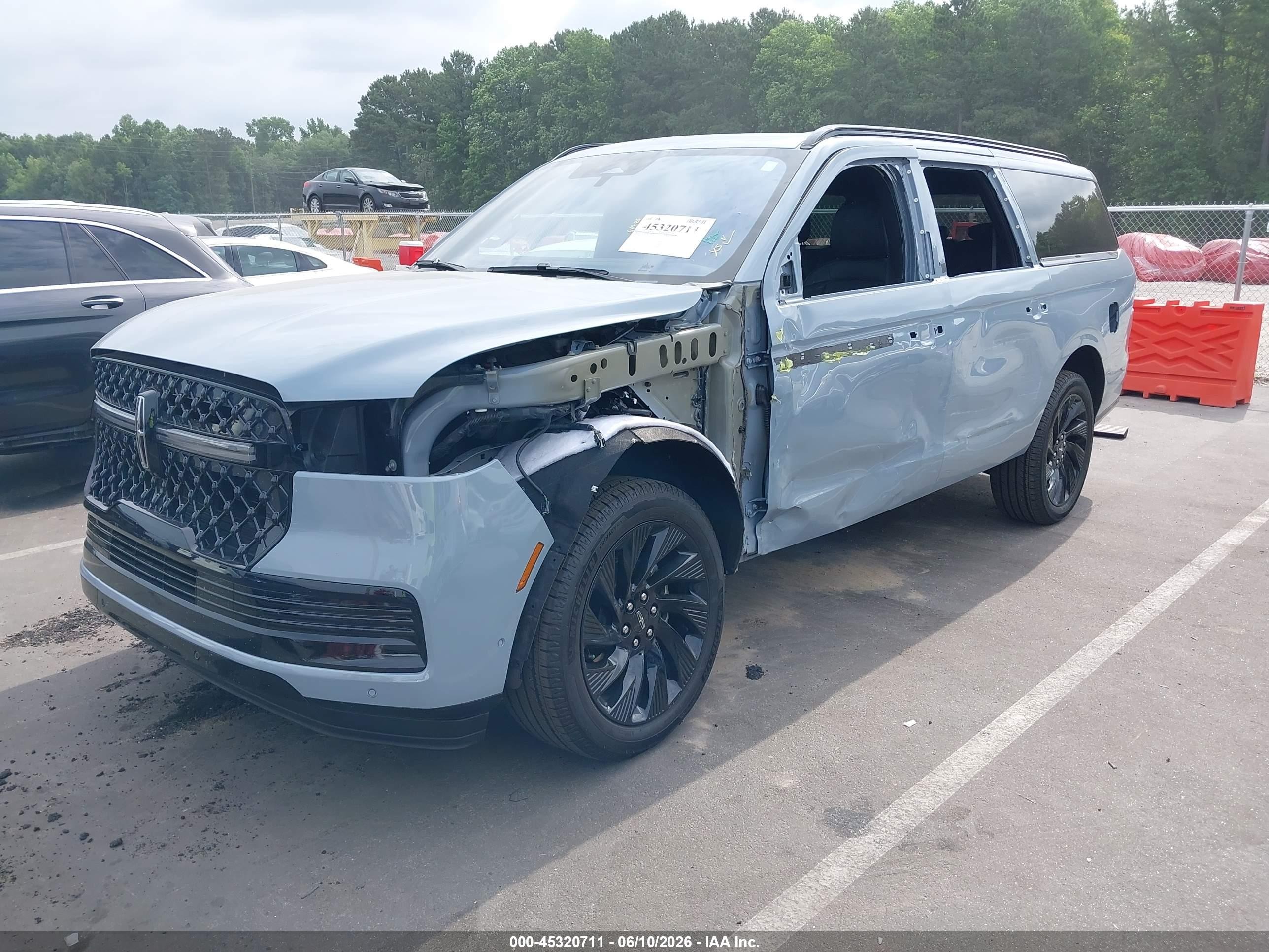 2025 Lincoln Navigator VIN 5LMJJ3LG3SEL11691 IAAI salvage auction — Unknown, Salvage (North Carolina), sold $42,750 on 2026-07-09 (photo 2)