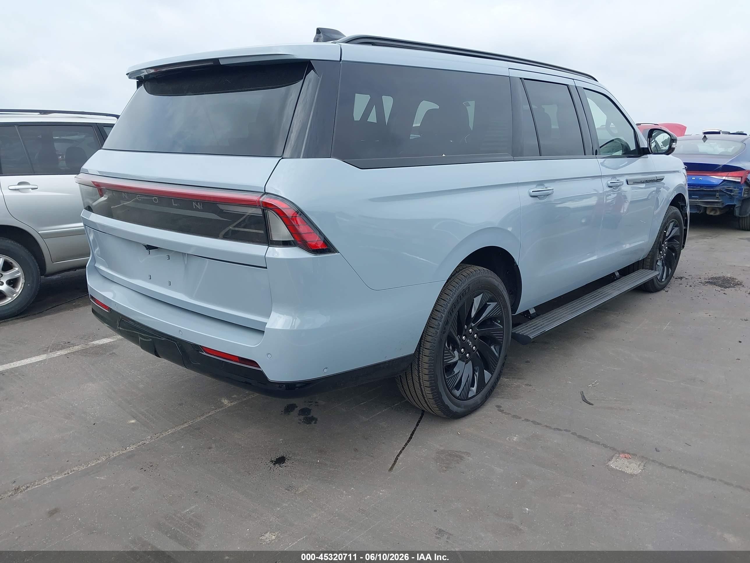 2025 Lincoln Navigator VIN 5LMJJ3LG3SEL11691 IAAI salvage auction — Unknown, Salvage (North Carolina), sold $42,750 on 2026-07-09 (photo 4)