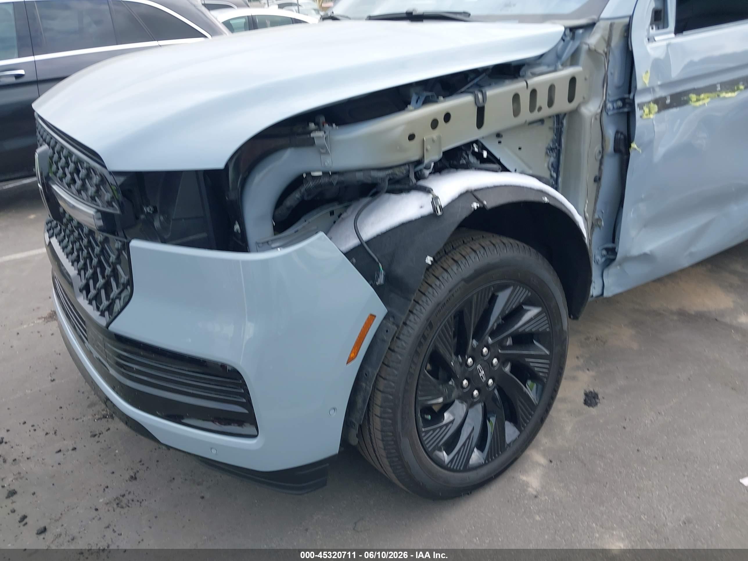 2025 Lincoln Navigator VIN 5LMJJ3LG3SEL11691 IAAI salvage auction — Unknown, Salvage (North Carolina), sold $42,750 on 2026-07-09 (photo 6)