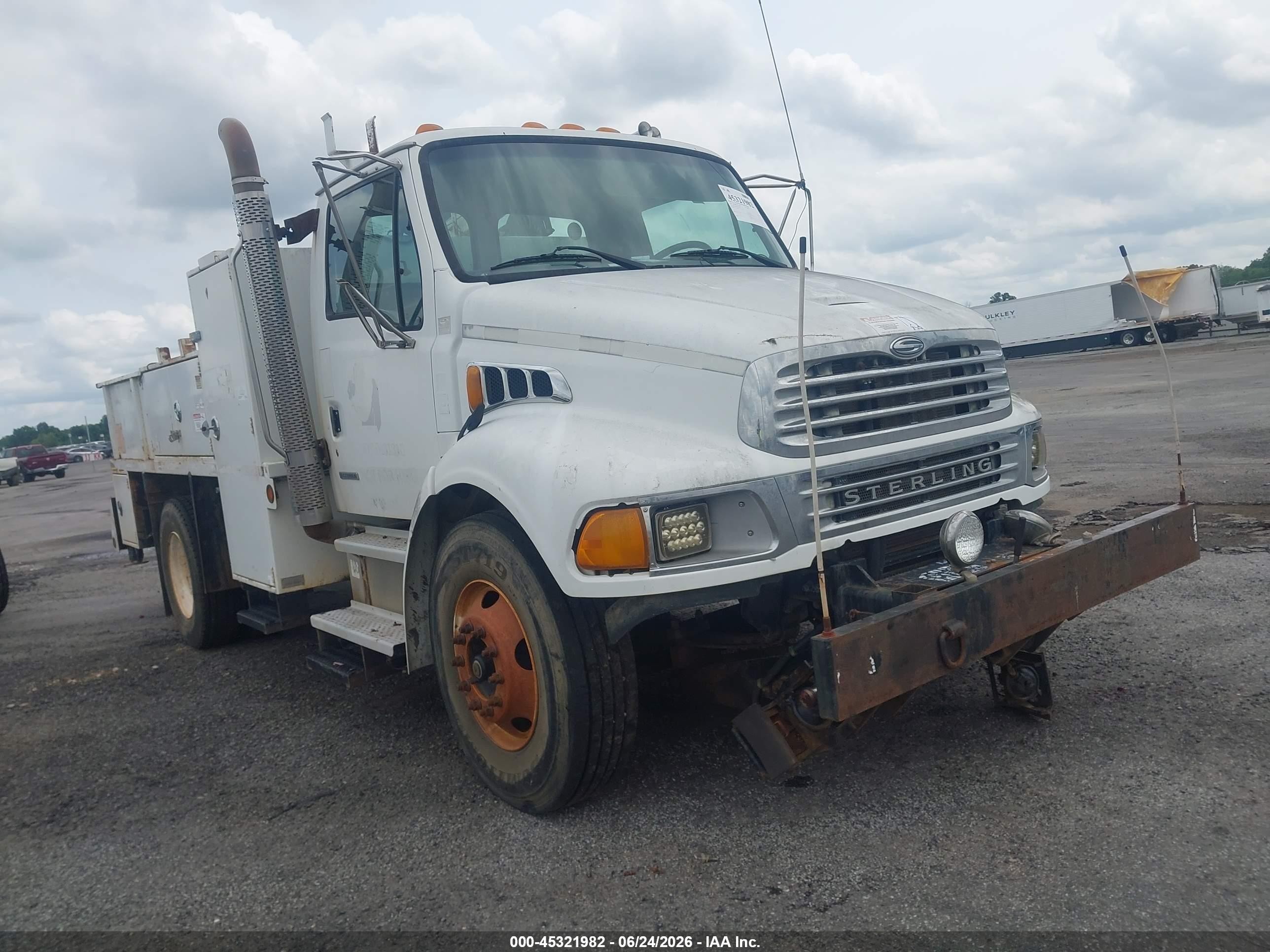 2005 Sterling Truck Acterra VIN 2FZACGDC15AU62655 — IAAI salvage auction photo