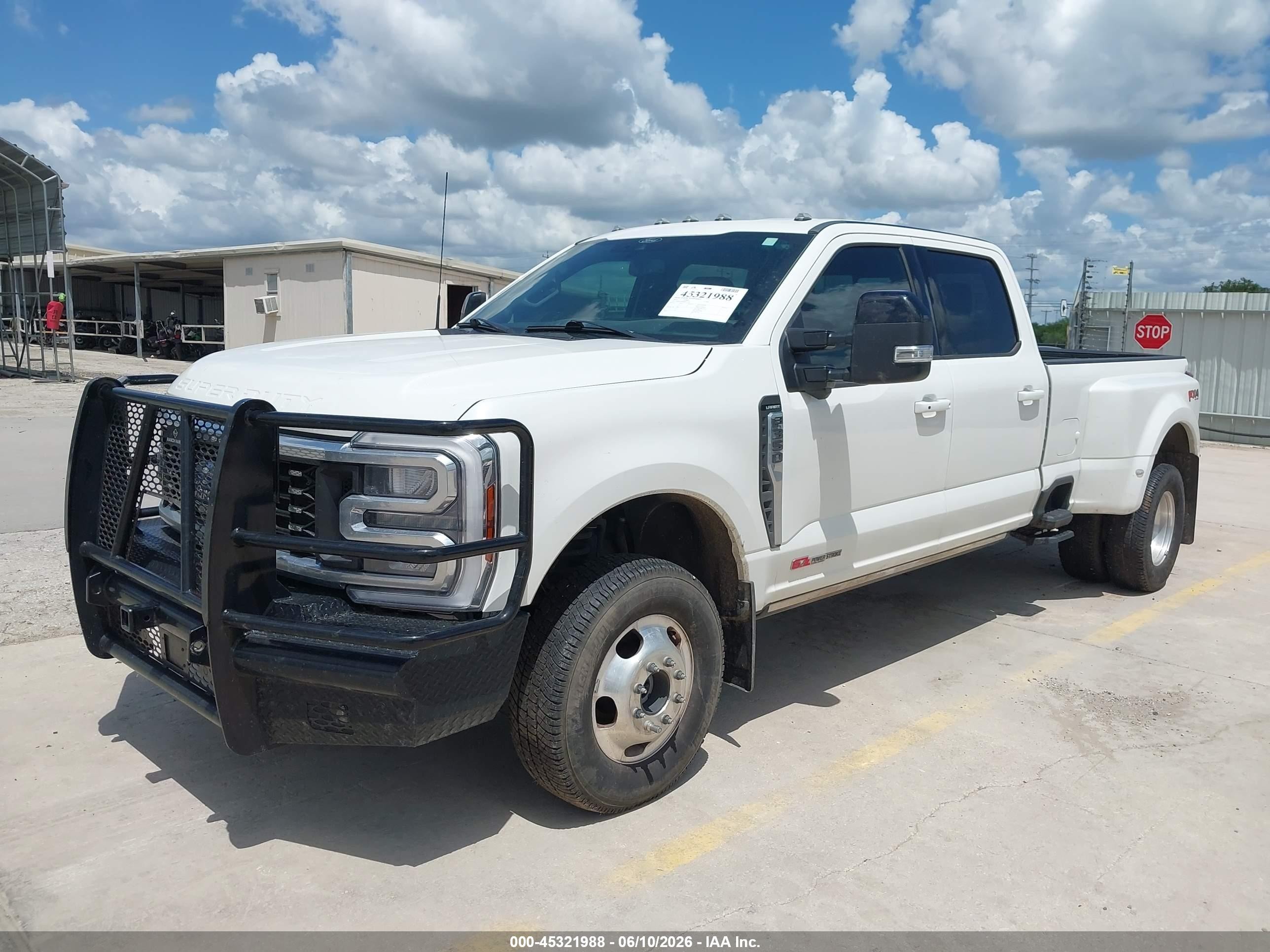 2024 Ford F350 VIN 1FT8W3DM8REF17210 IAAI salvage auction — Water/Flood, Salvage (Texas), sold $30,550 on 2026-08-31 (photo 2)