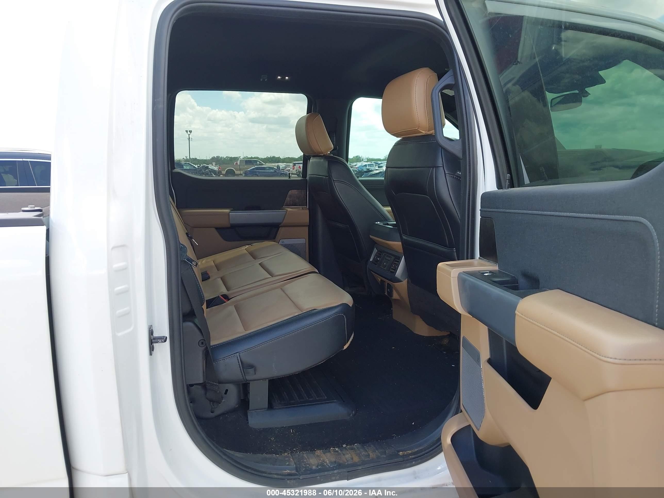 2024 Ford F350 VIN 1FT8W3DM8REF17210 IAAI salvage auction — Water/Flood, Salvage (Texas), sold $30,550 on 2026-08-31 (photo 7)