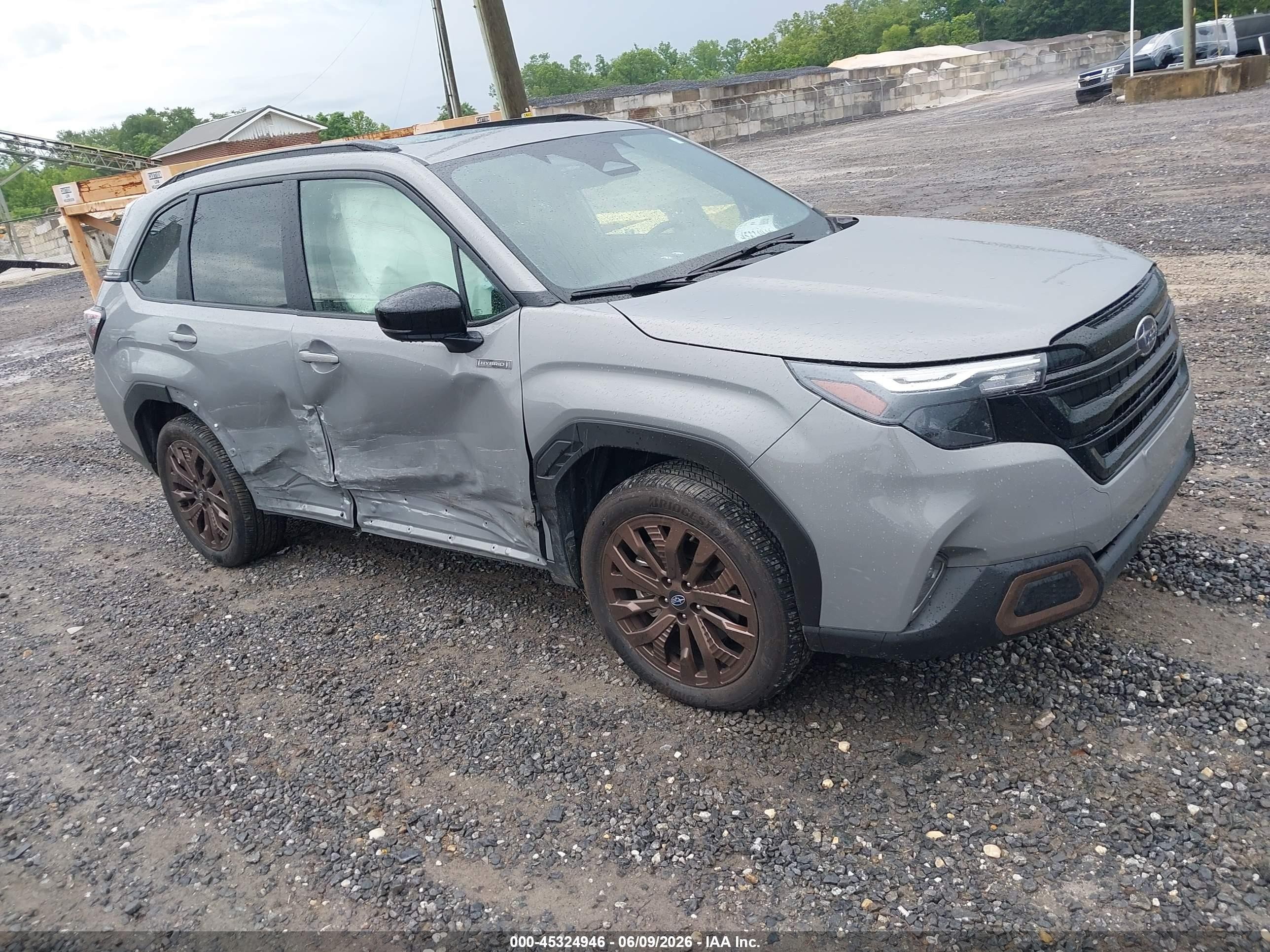 2025 Subaru Forester VIN JF2SLSJD8SH411813 — IAAI salvage auction photo
