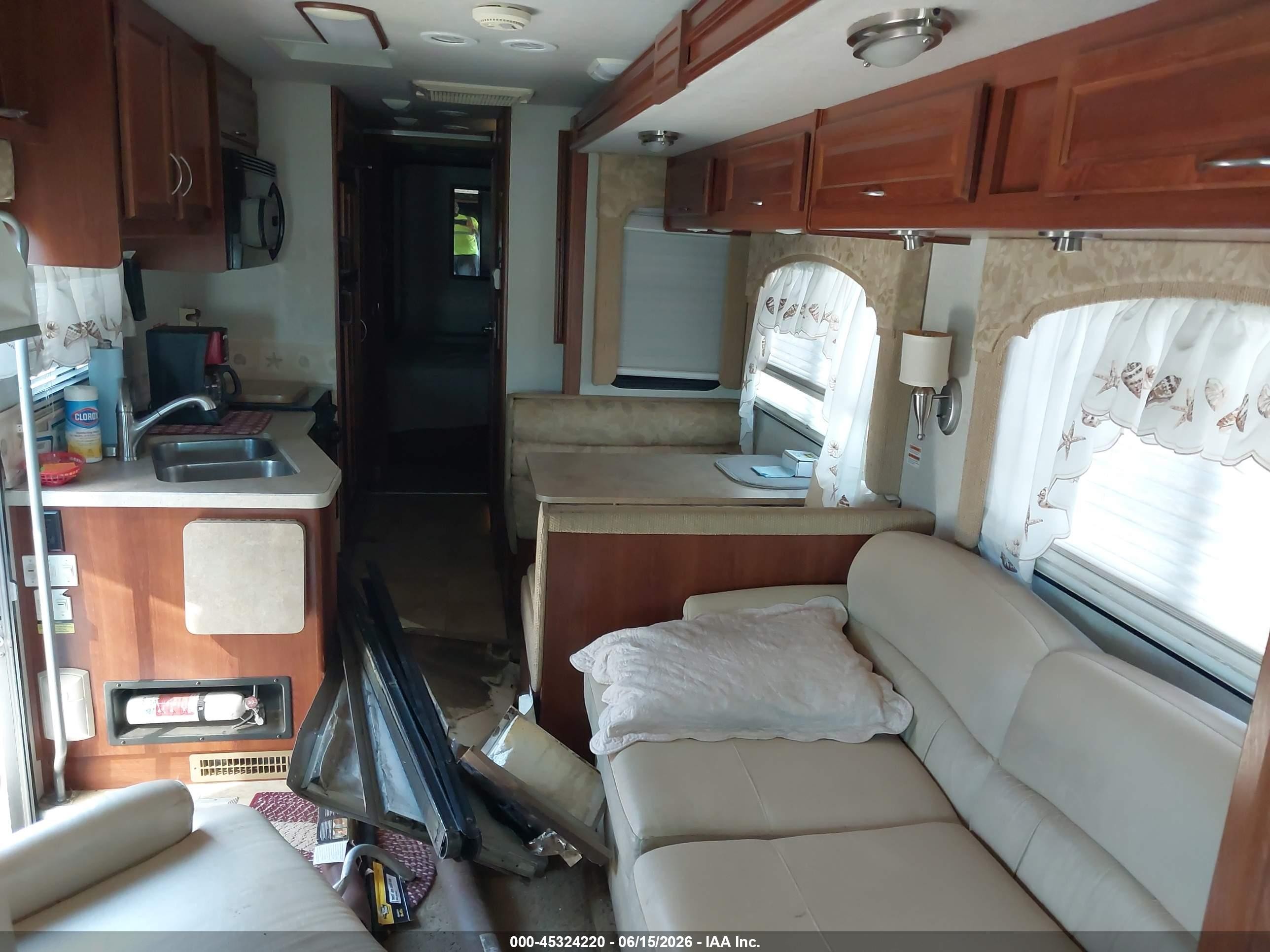 2008 Workhorse Custom Chassis Motorhome Chassis VIN 5B4MP67G783428392 IAAI salvage auction — Rear End, Salvage - 75% Or Less (Maryland), sold $925 on 2026-08-05 (photo 8)