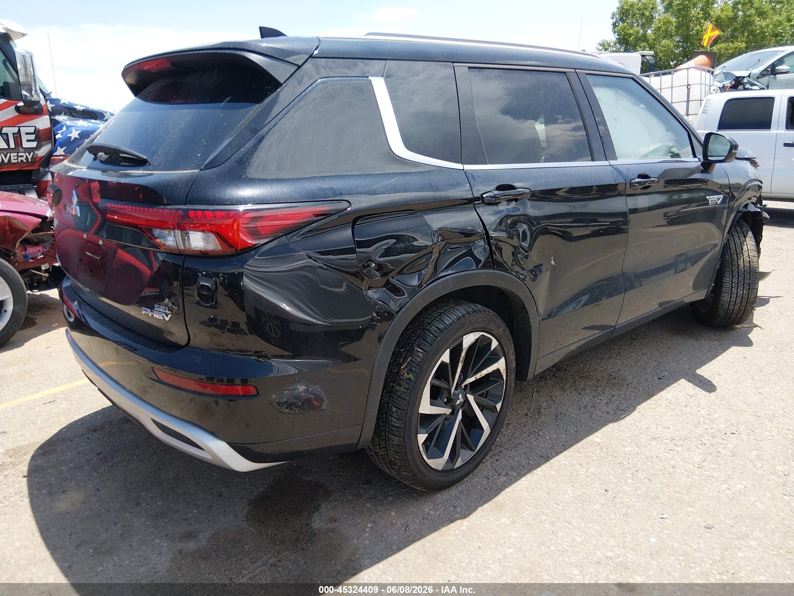 2025 Mitsubishi Outlander VIN JA4T5WA97SZ054824 IAAI salvage auction — Front End, Salvage (Colorado), sold $13,600 on 2026-09-23 (photo 4)