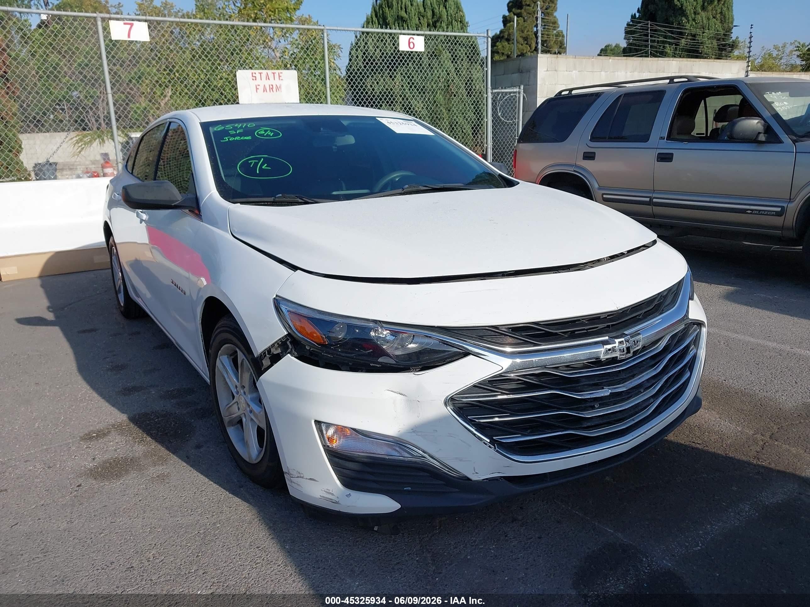 2019 Chevrolet Malibu VIN 1G1ZC5ST0KF208097 IAAI salvage auction — Unknown, Salvage (California), sold $2,300 on 2026-07-09 (photo 1)