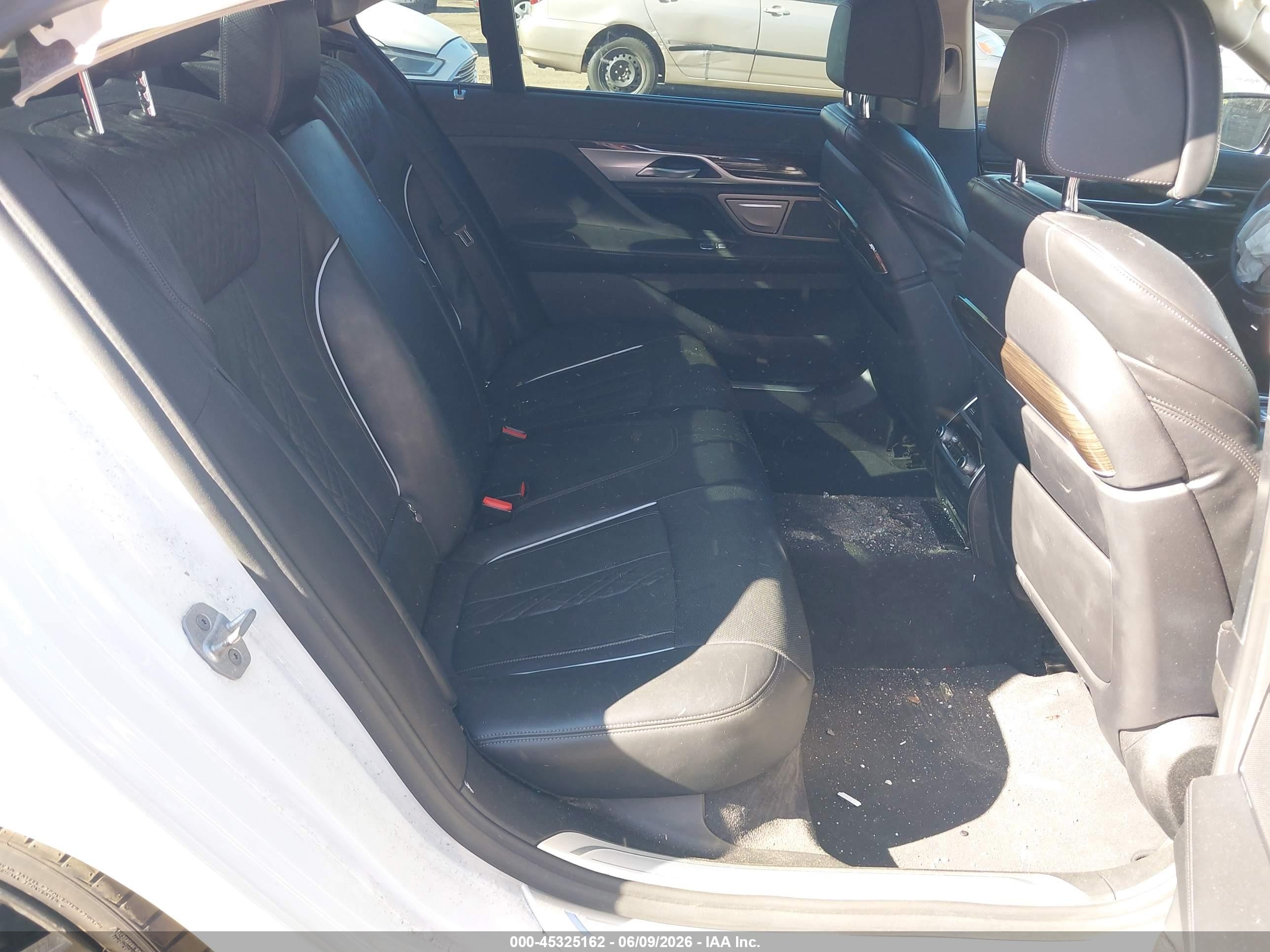2020 BMW 7er VIN WBA7T2C04LCE26578 IAAI salvage auction — Front End, Salvage (Massachusetts), sold $5,200 on 2026-10-06 (photo 8)