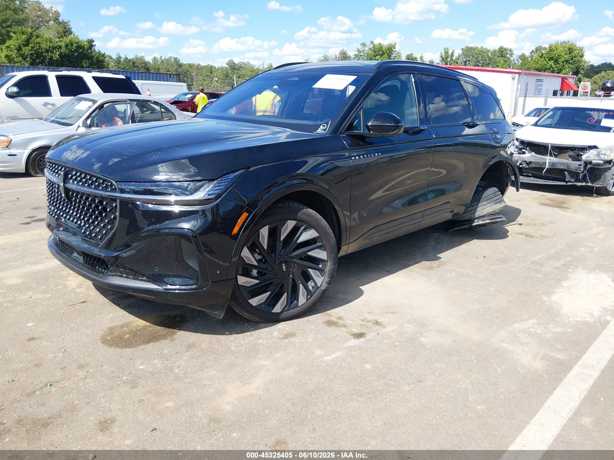 2024 Lincoln Nautilus VIN 5LMPJ8K46RJ856543 IAAI salvage auction — Side, Salvage (Mississippi), sold $15,100 on 2026-09-24 (photo 2)