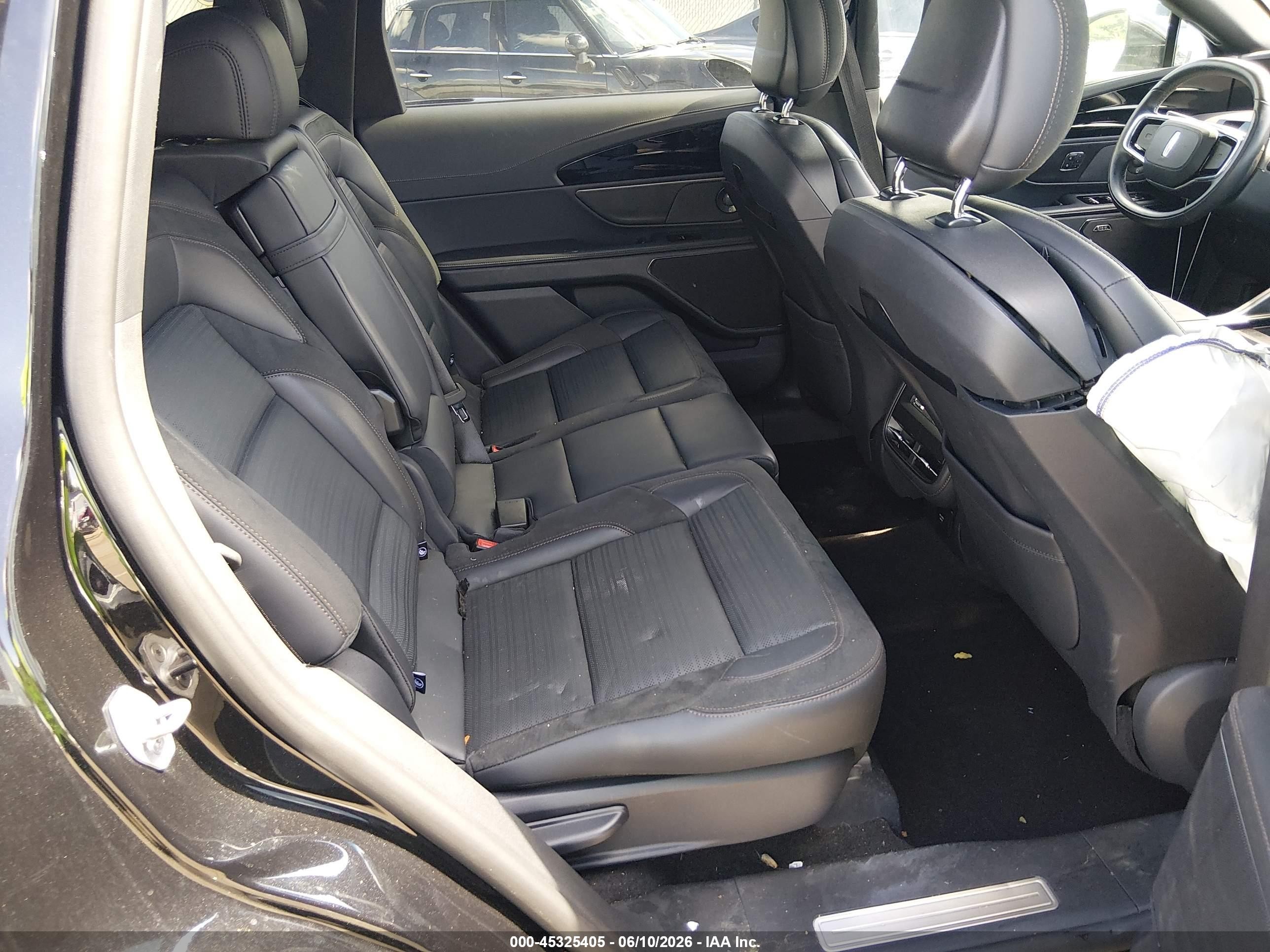 2024 Lincoln Nautilus VIN 5LMPJ8K46RJ856543 IAAI salvage auction — Side, Salvage (Mississippi), sold $15,100 on 2026-09-24 (photo 8)