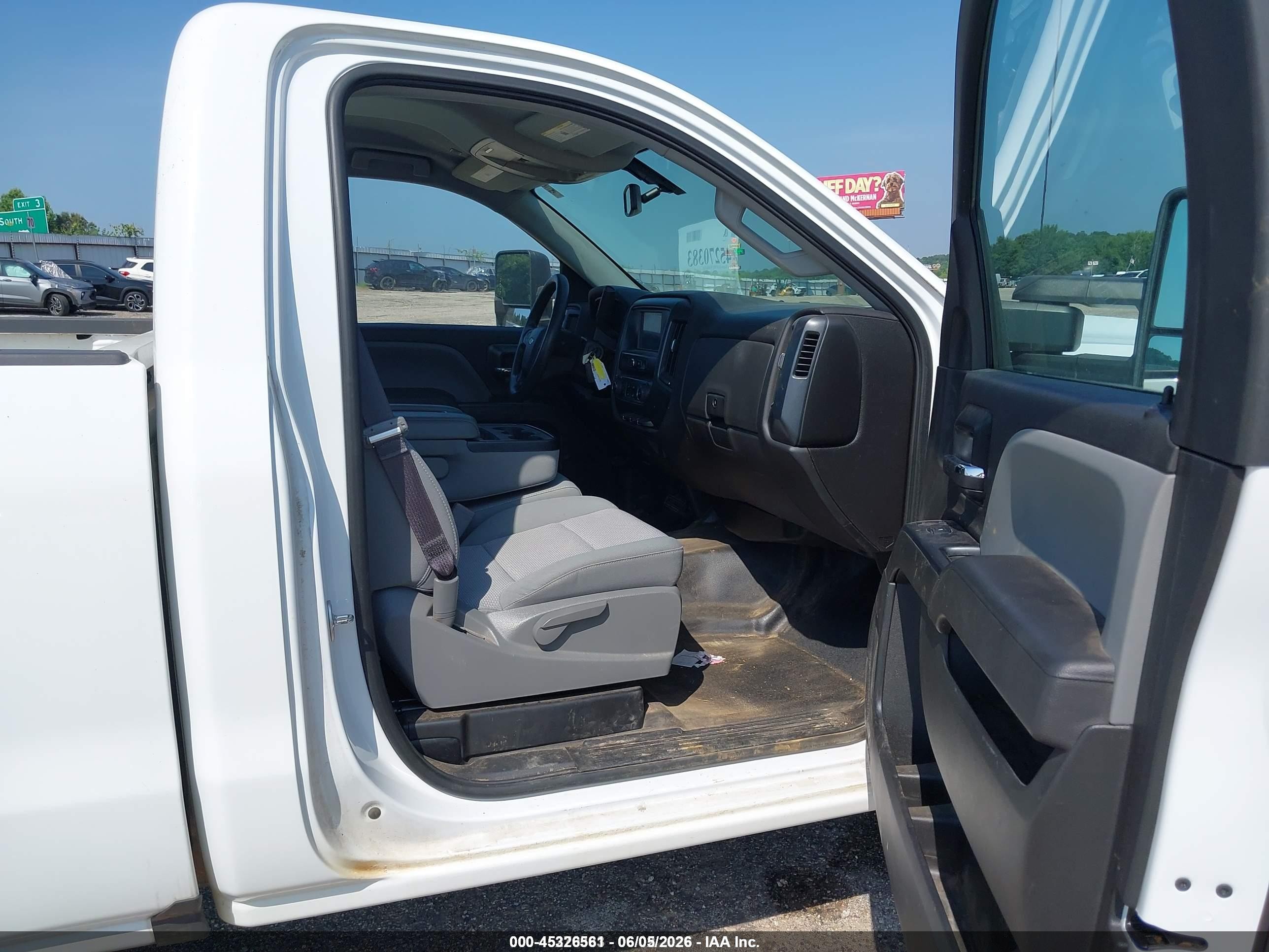 2017 Chevrolet Silverado 1500 VIN 1GCNCNEC0HZ124807 IAAI salvage auction — Side, SF97 (Louisiana), sold $10,350 on 2026-07-09 (photo 5)