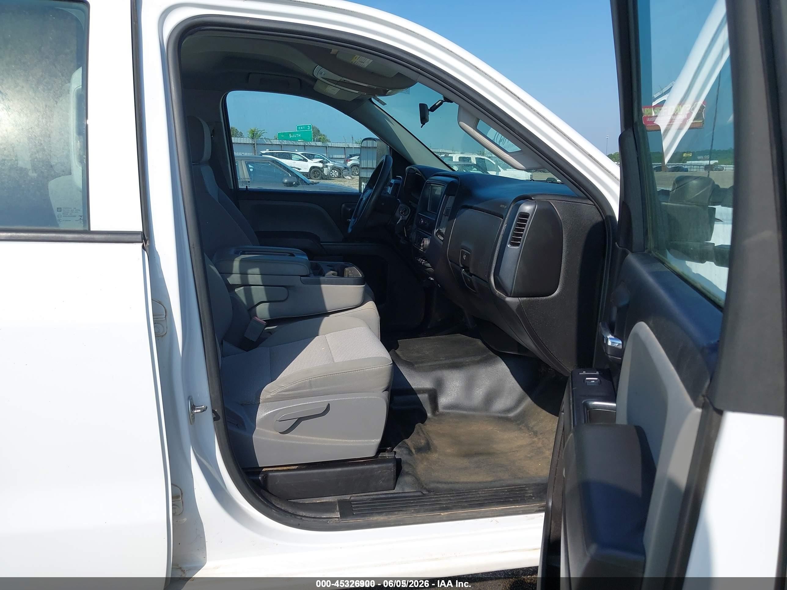 2017 Chevrolet Silverado 1500 VIN 1GCRCNEC1HZ151659 IAAI salvage auction — Normal Wear, SF97 (Louisiana), sold $15,750 on 2026-07-09 (photo 5)