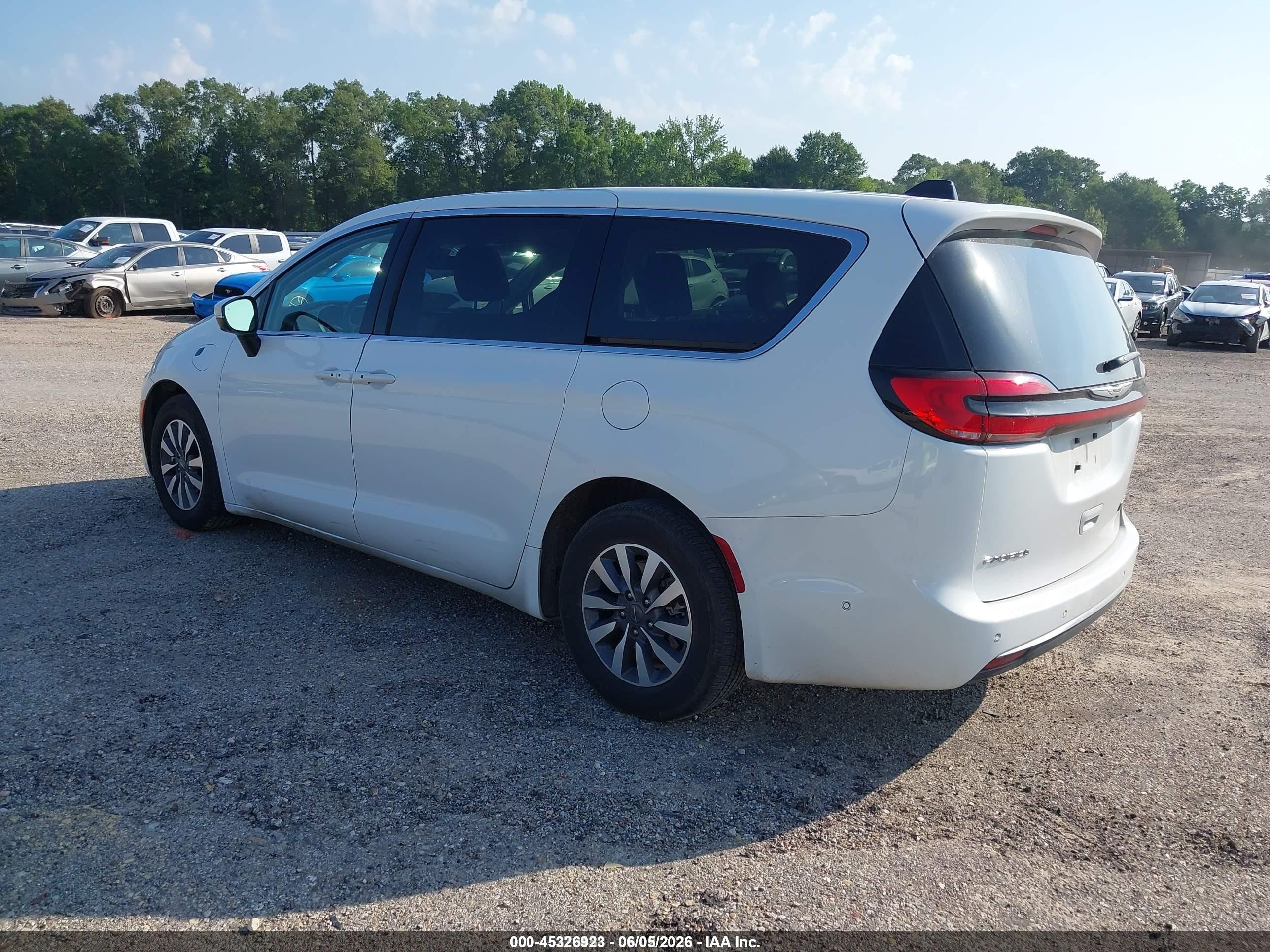 2023 Chrysler Pacifica VIN 2C4RC1L71PR595275 IAAI salvage auction — Front End, SF97 (Louisiana), sold $12,000 on 2026-07-09 (photo 3)