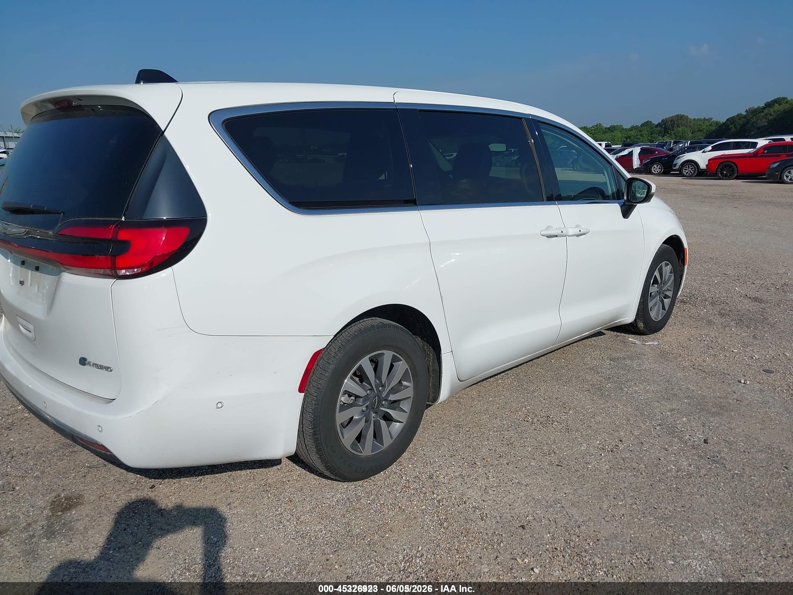 2023 Chrysler Pacifica VIN 2C4RC1L71PR595275 IAAI salvage auction — Front End, SF97 (Louisiana), sold $12,000 on 2026-07-09 (photo 4)