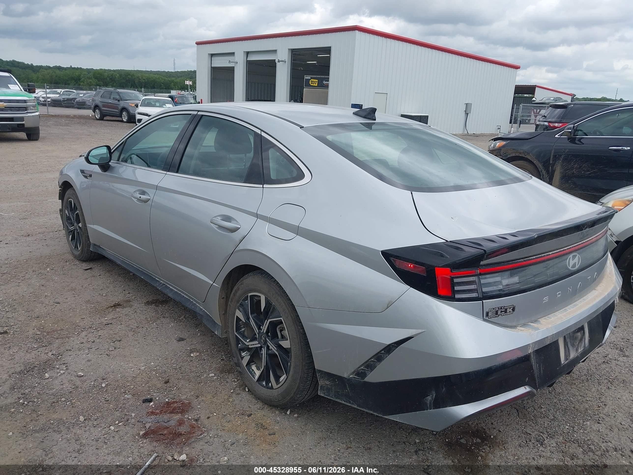 2025 Hyundai Sonata VIN KMHL64JA7SA478516 IAAI salvage auction — Front End, Clear (Oklahoma), sold $8,000 on 2026-10-06 (photo 3)