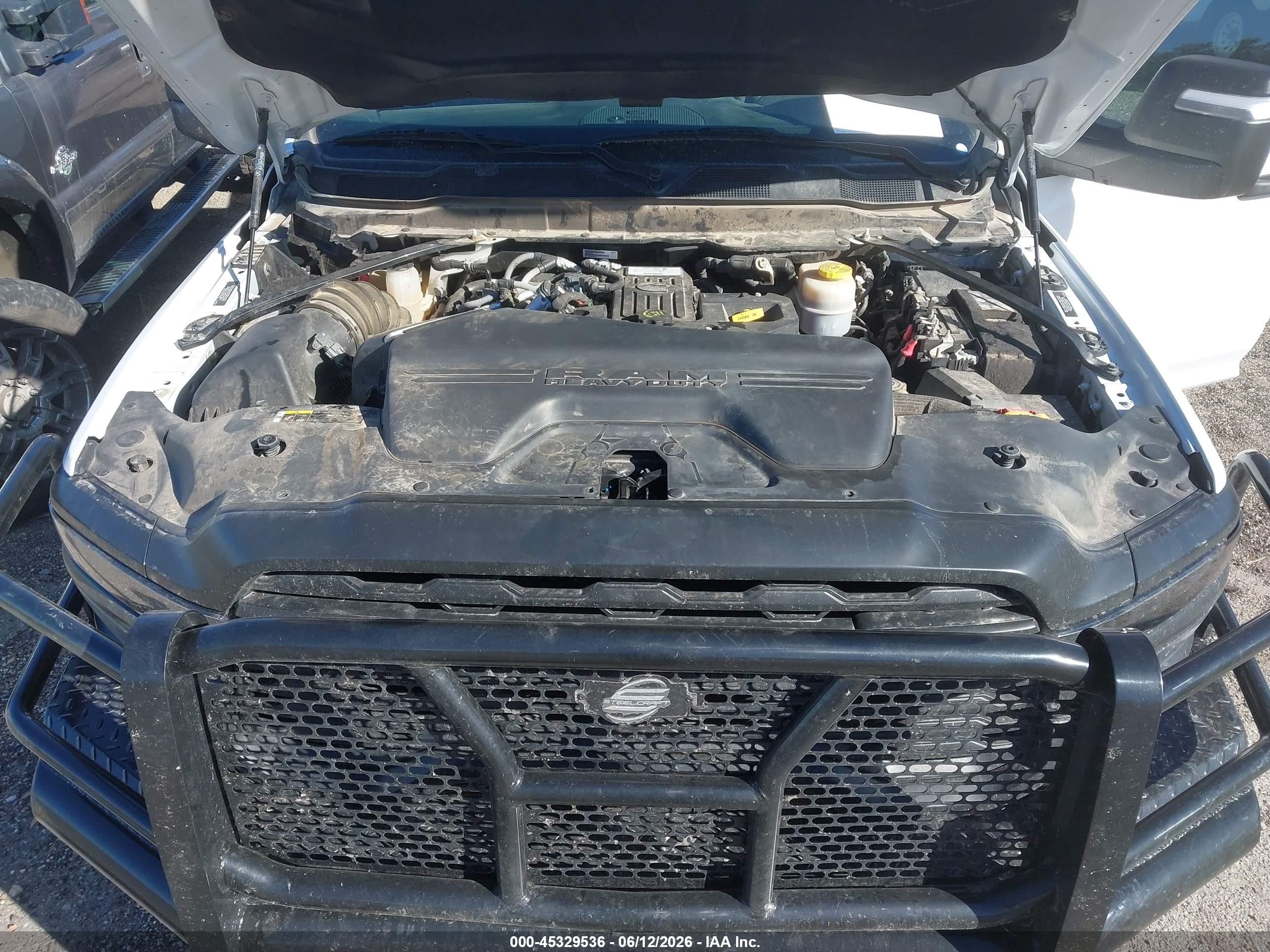 2025 Ram 3500 VIN 3C63RRGL9SG509565 IAAI salvage auction — Engine Damage, Salvage (Arizona), sold $21,500 on 2026-07-09 (photo 9)
