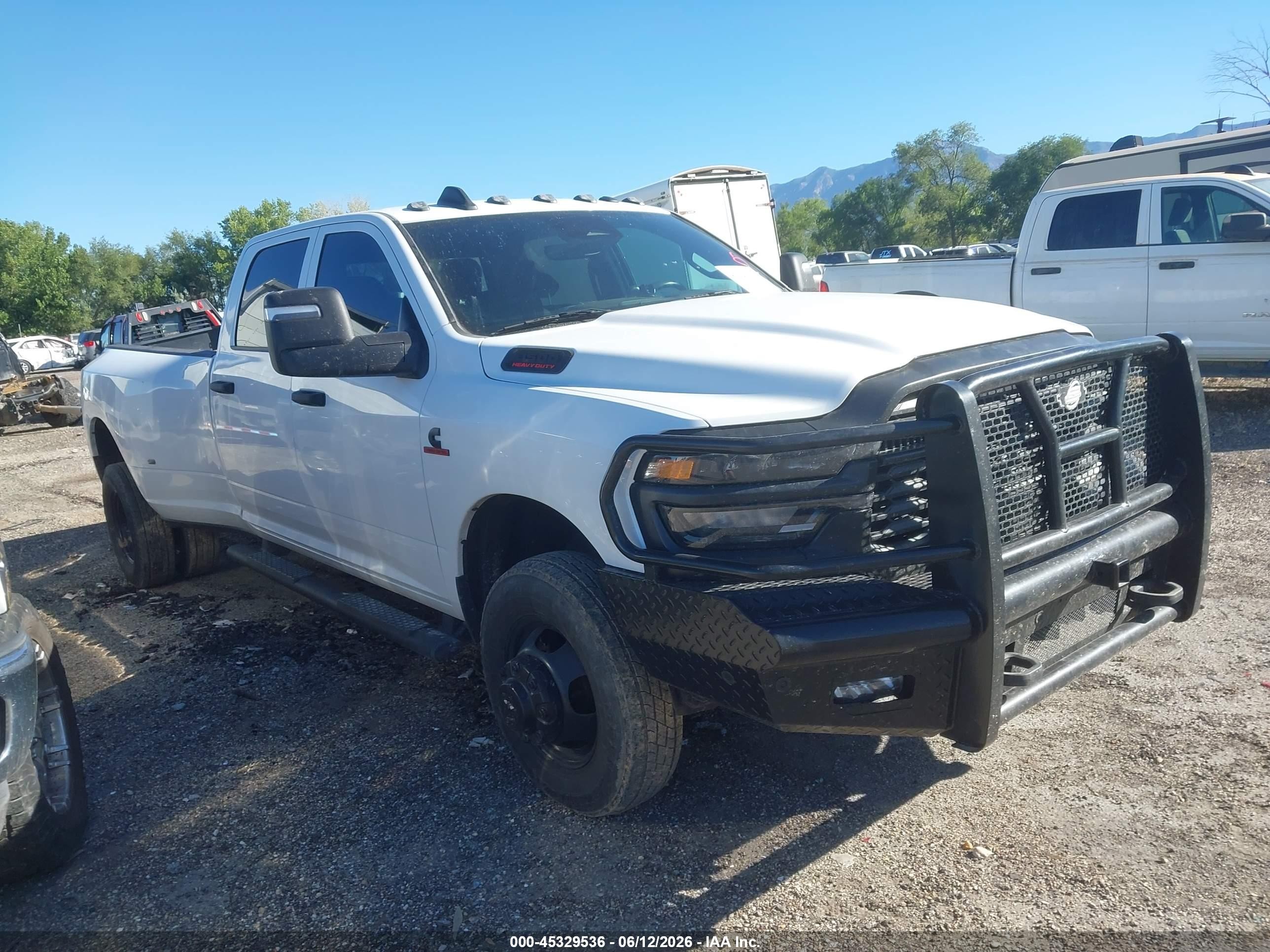 2025 Ram 3500 VIN 3C63RRGL9SG509565 IAAI salvage auction — Engine Damage, Salvage (Arizona), sold $21,500 on 2026-07-09 (photo 1)