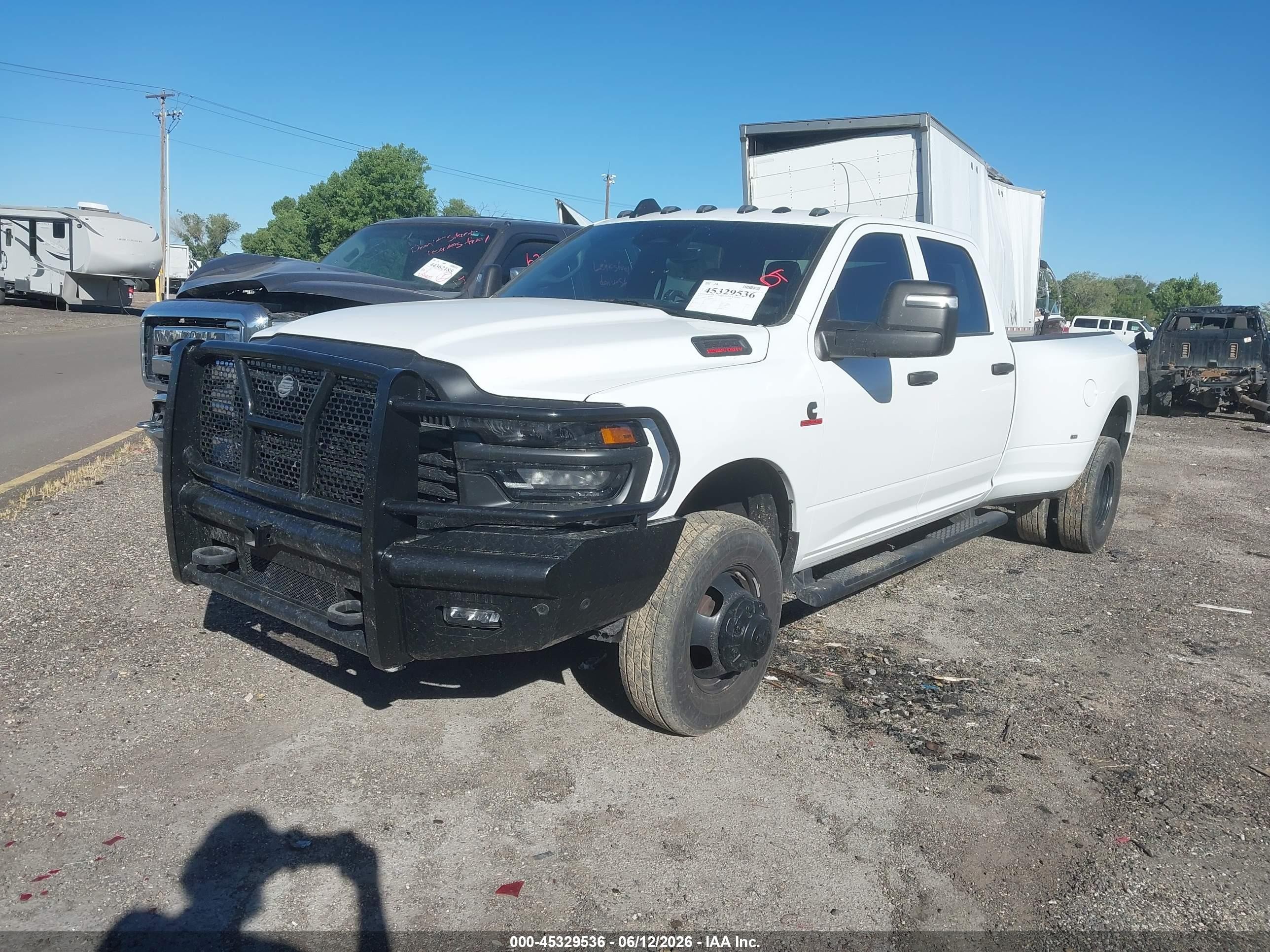 2025 Ram 3500 VIN 3C63RRGL9SG509565 IAAI salvage auction — Engine Damage, Salvage (Arizona), sold $21,500 on 2026-07-09 (photo 2)