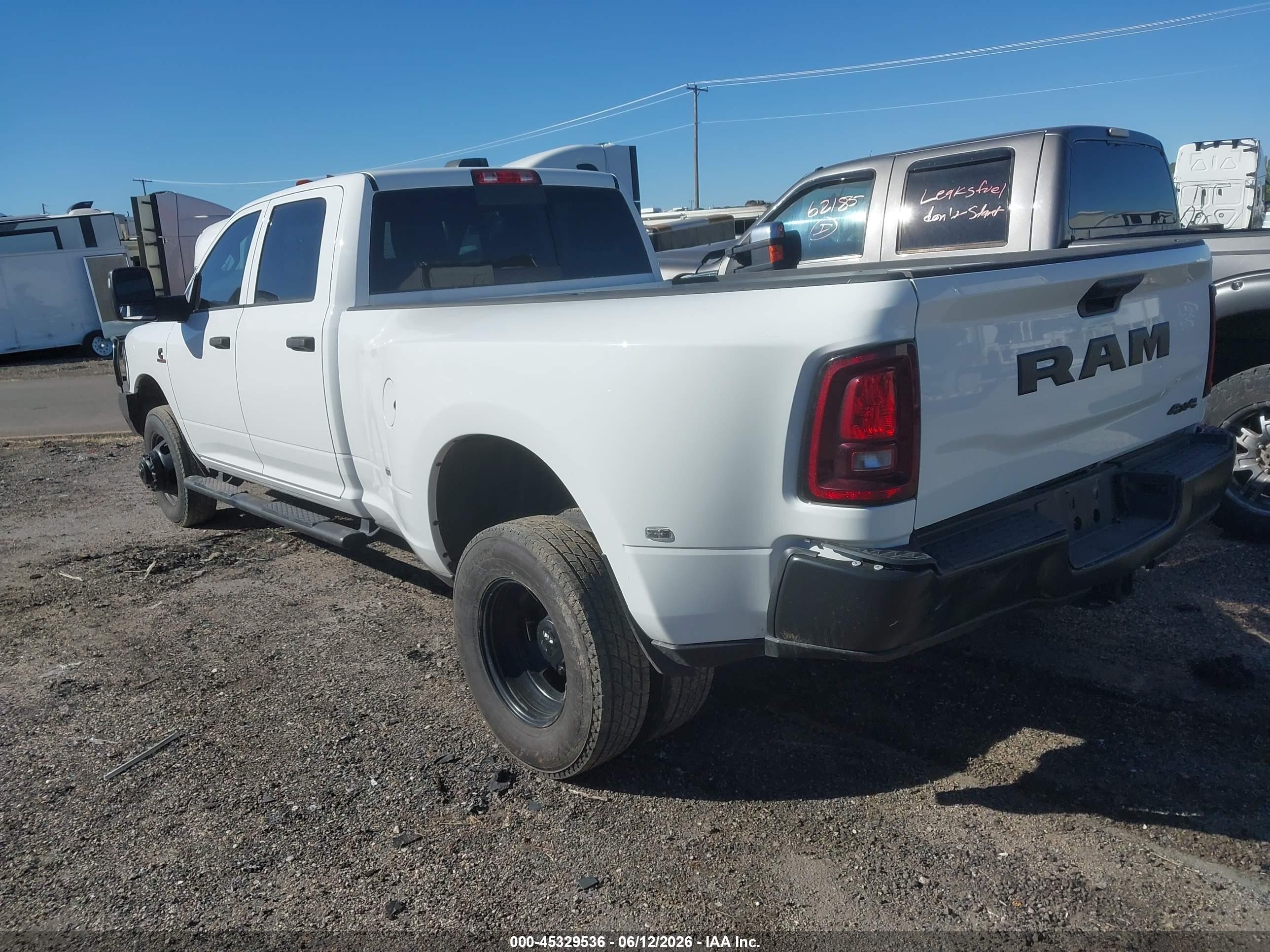 2025 Ram 3500 VIN 3C63RRGL9SG509565 IAAI salvage auction — Engine Damage, Salvage (Arizona), sold $21,500 on 2026-07-09 (photo 3)