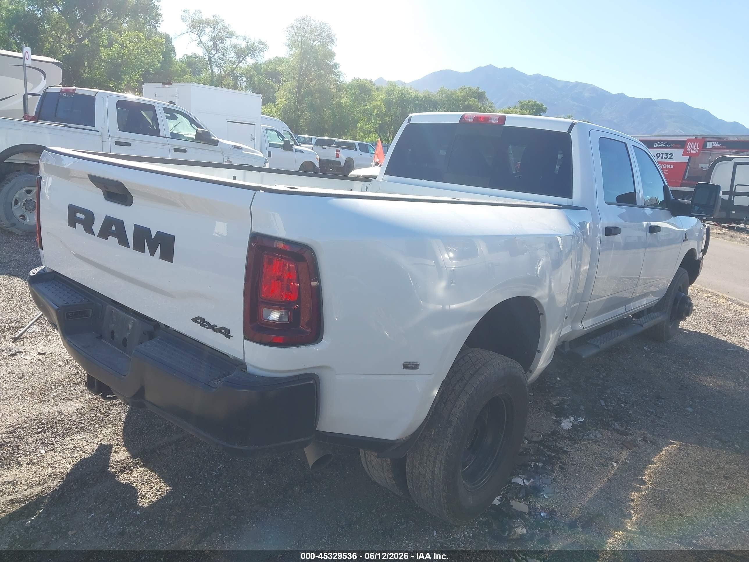 2025 Ram 3500 VIN 3C63RRGL9SG509565 IAAI salvage auction — Engine Damage, Salvage (Arizona), sold $21,500 on 2026-07-09 (photo 4)