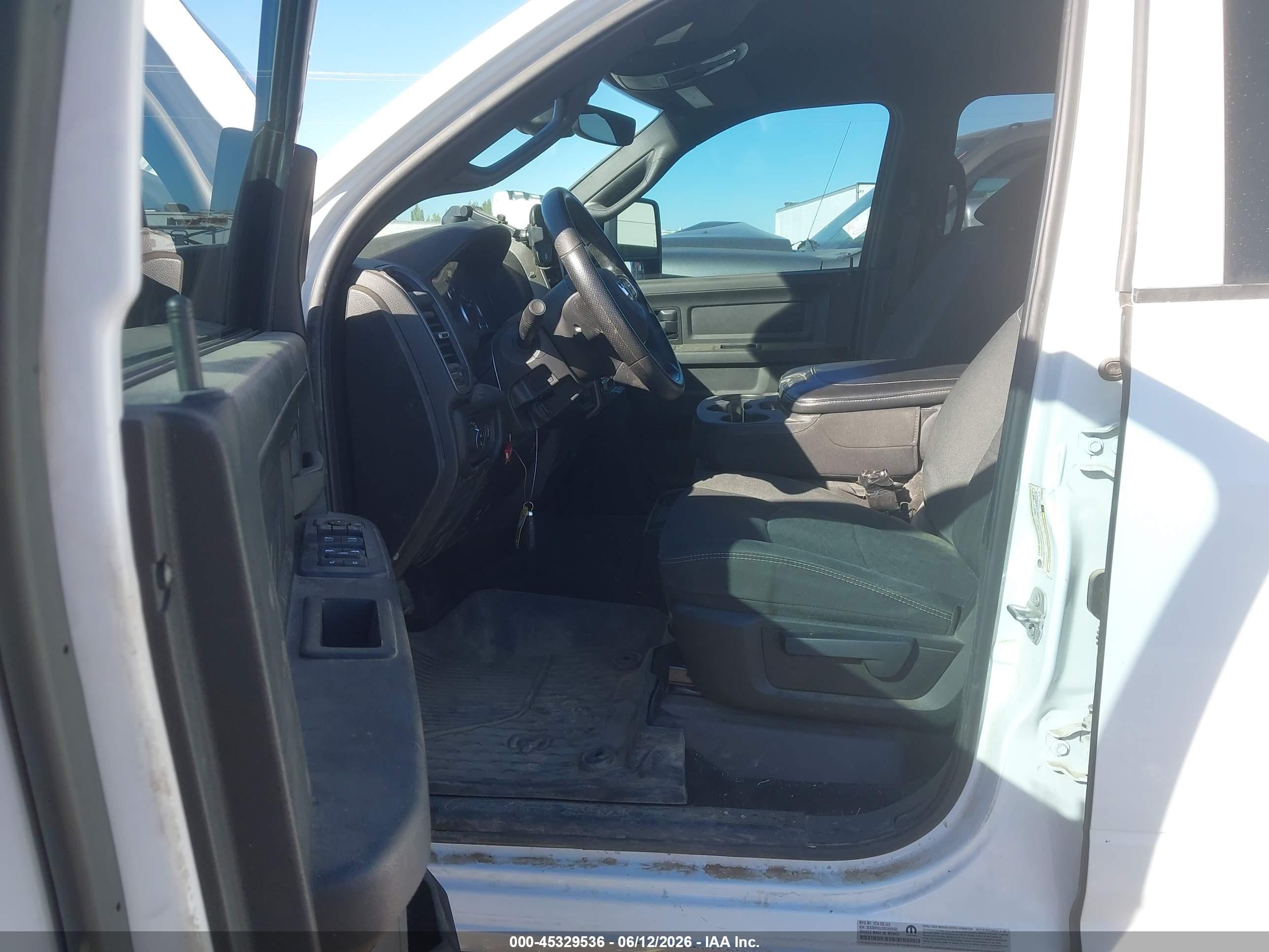 2025 Ram 3500 VIN 3C63RRGL9SG509565 IAAI salvage auction — Engine Damage, Salvage (Arizona), sold $21,500 on 2026-07-09 (photo 6)