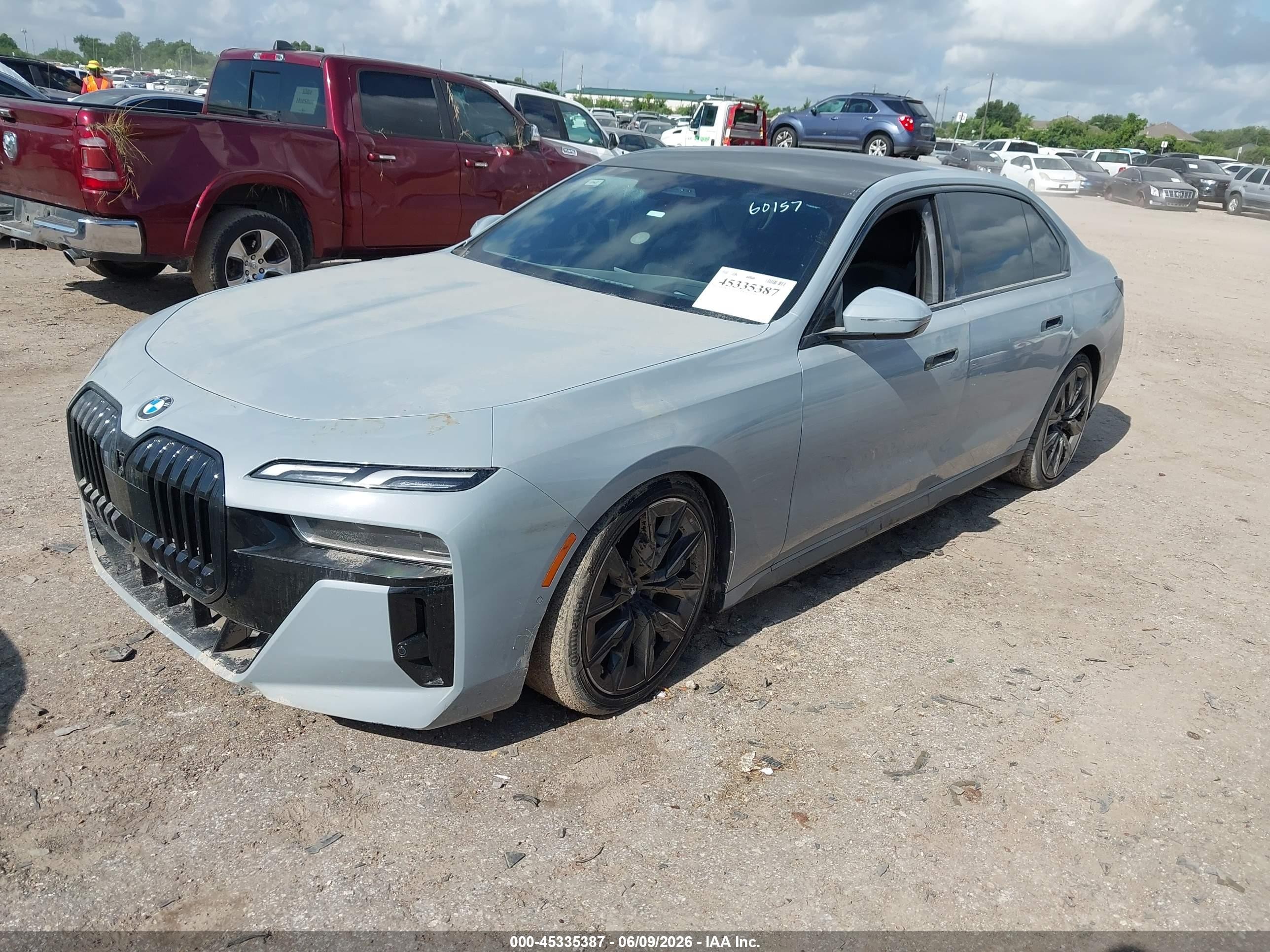 2023 BMW 7er VIN WBA23EH08PCM54262 IAAI salvage auction — Water/Flood, Salvage (Texas), sold $24,900 on 2026-08-05 (photo 2)