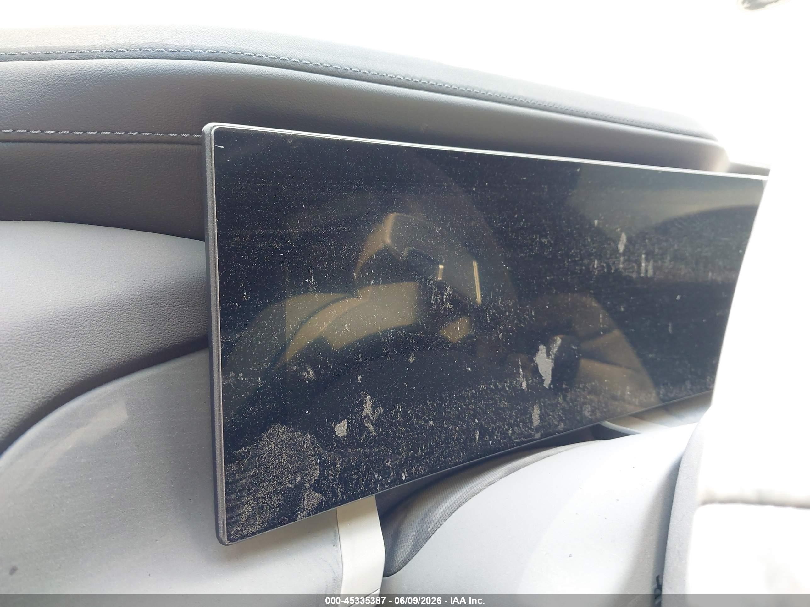2023 BMW 7er VIN WBA23EH08PCM54262 IAAI salvage auction — Water/Flood, Salvage (Texas), sold $24,900 on 2026-08-05 (photo 7)