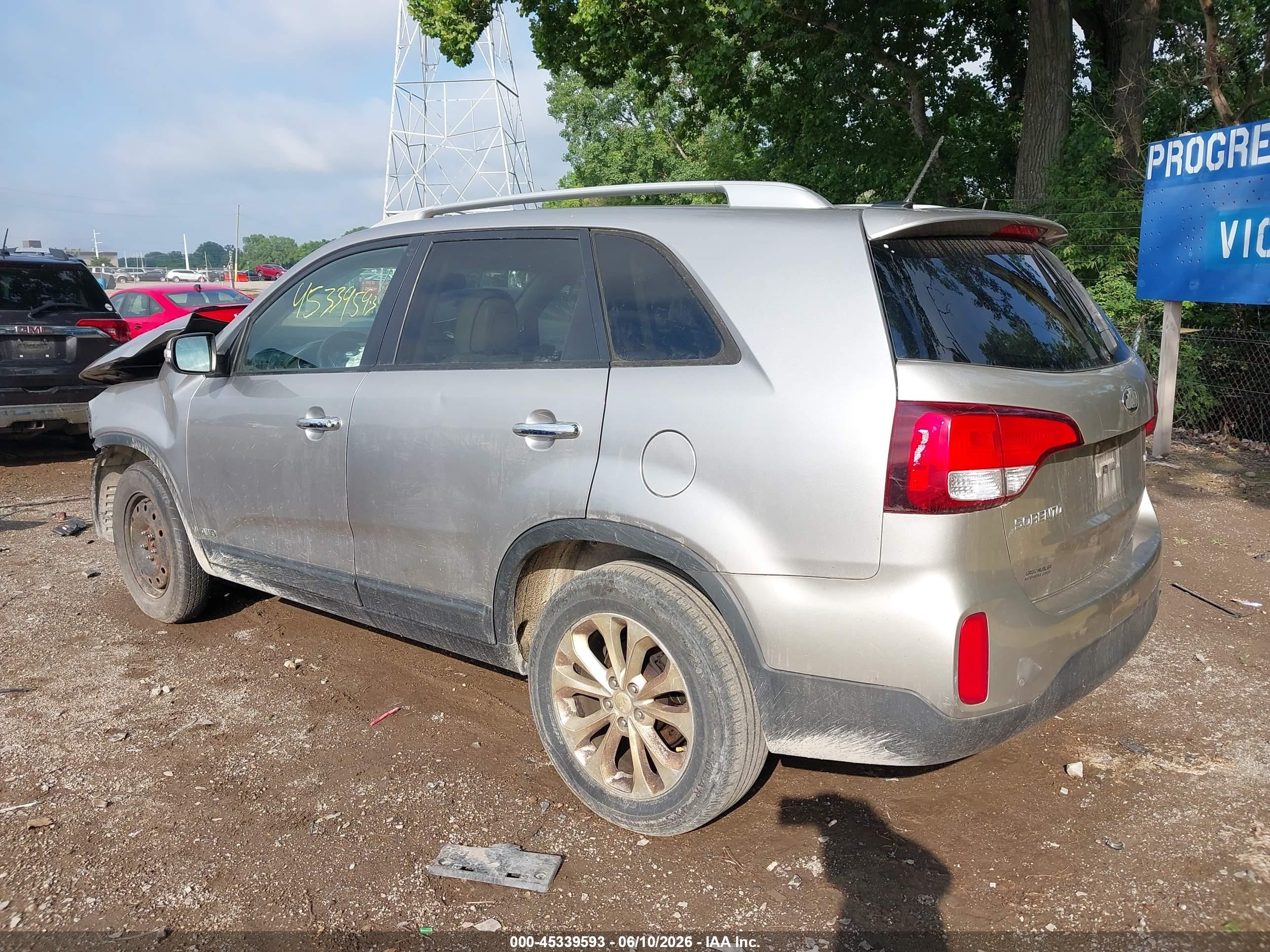 2015 Kia Sorento VIN 5XYKUDA71FG617118 IAAI salvage auction — Front End, Clear (Indiana), sold $375 on 2026-07-11 (photo 3)