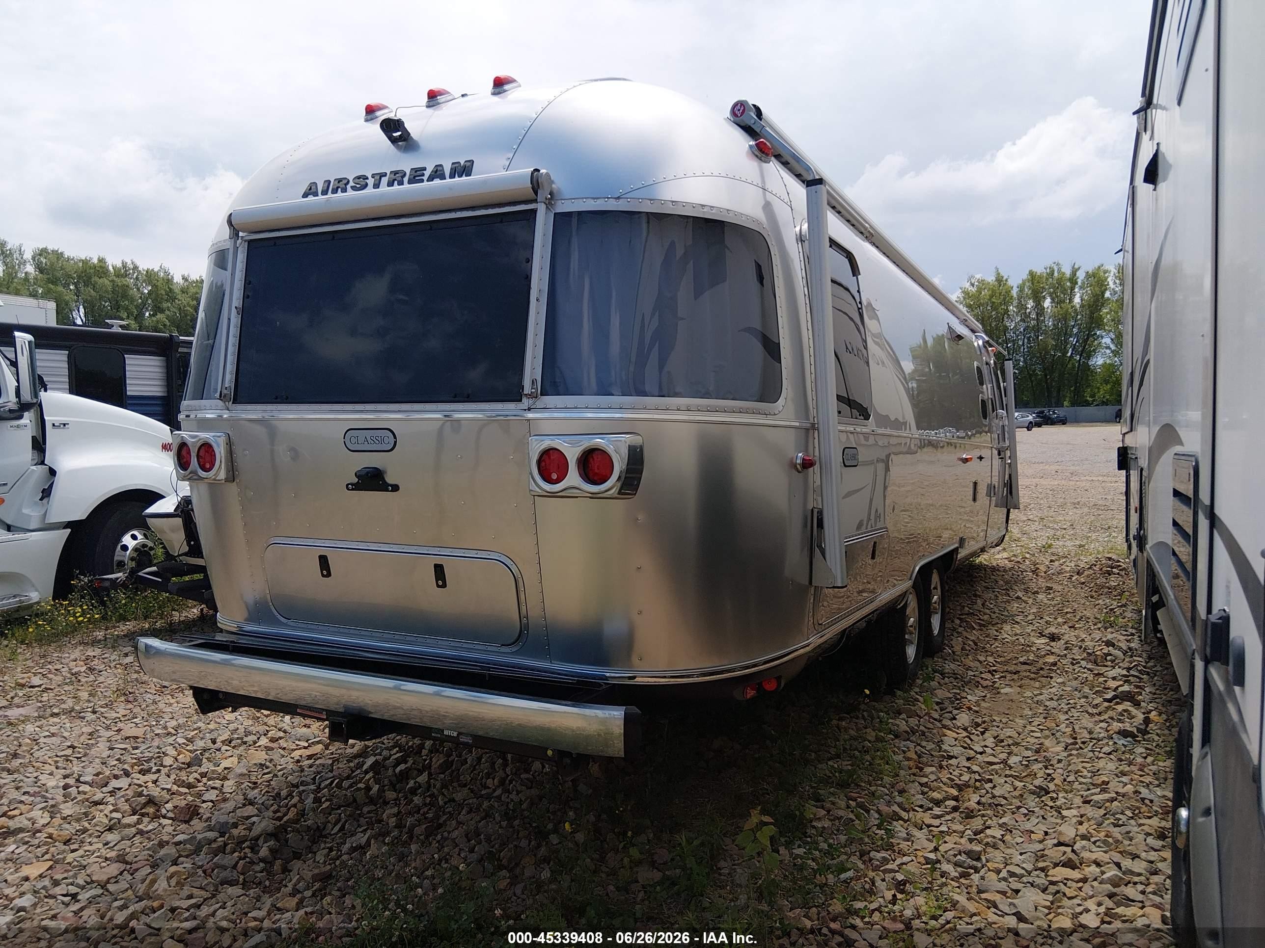 2023 Airstream Classic VIN 1STJBYP24PJ567760 IAAI salvage auction — Frame Damage, Salvage (Wisconsin), sold $22,750 on 2026-07-09 (photo 4)