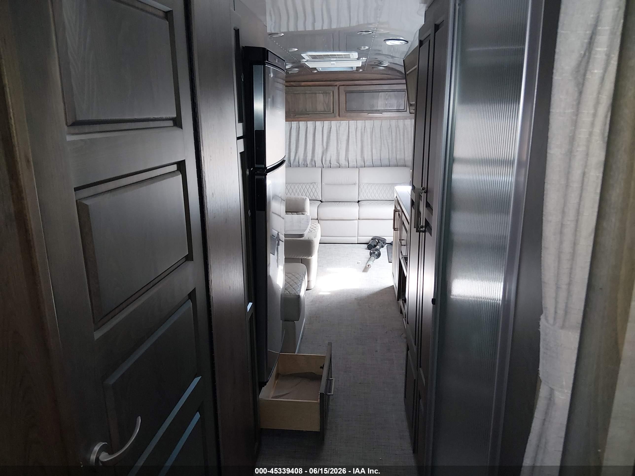 2023 Airstream Classic VIN 1STJBYP24PJ567760 IAAI salvage auction — Frame Damage, Salvage (Wisconsin), sold $22,750 on 2026-07-09 (photo 7)